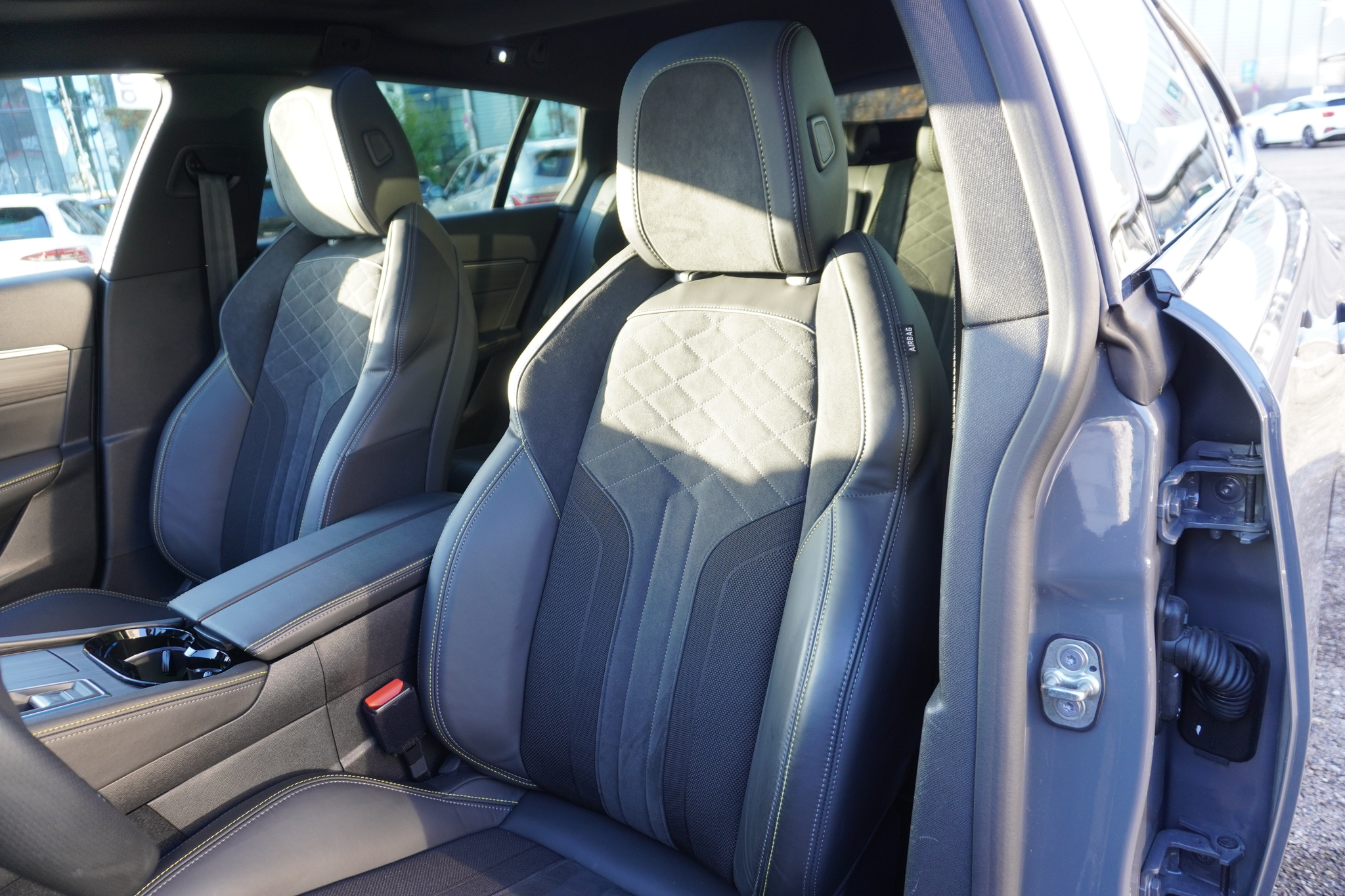 listing desktop thumbnail image 14