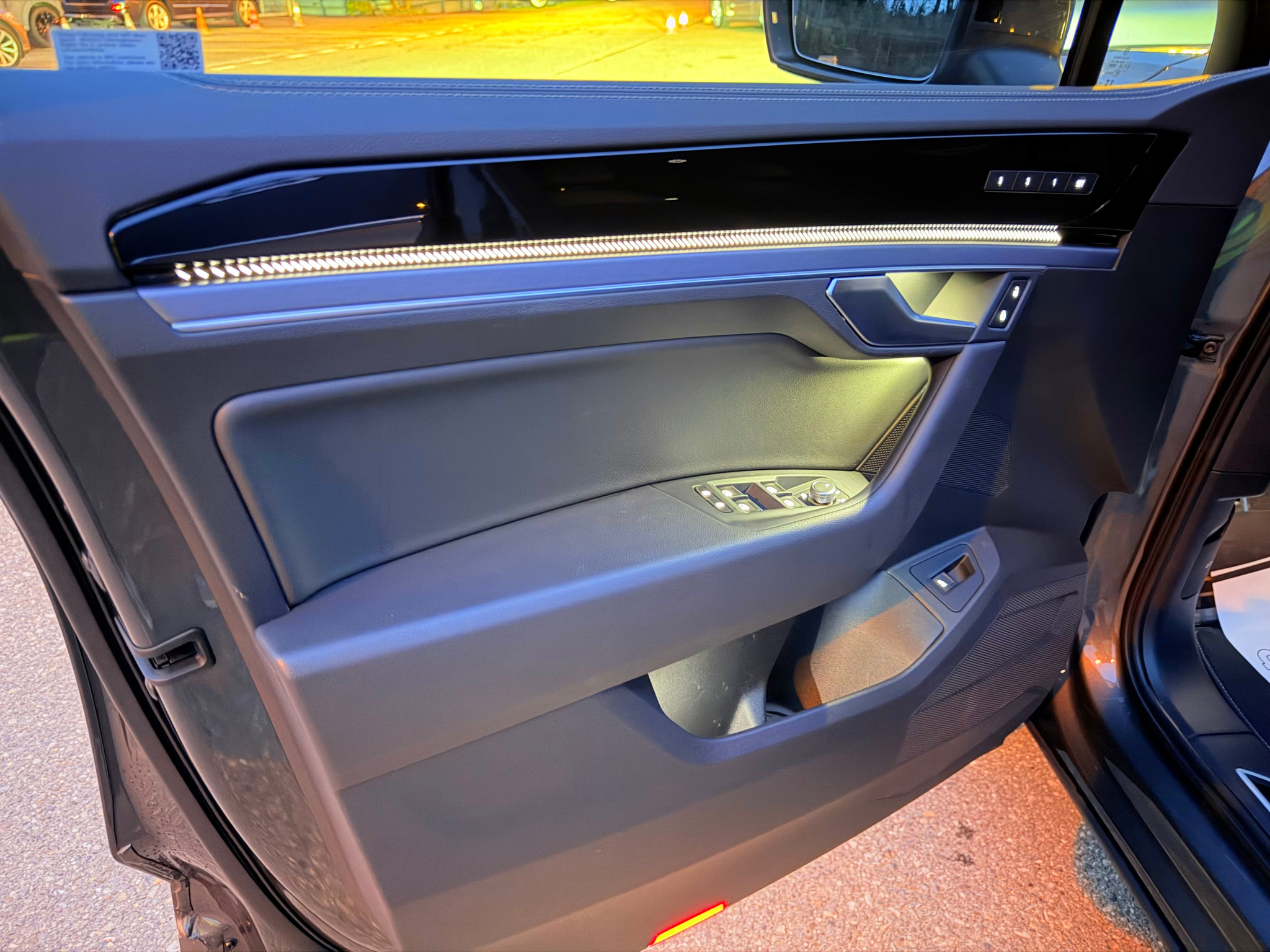 listing desktop thumbnail image 23