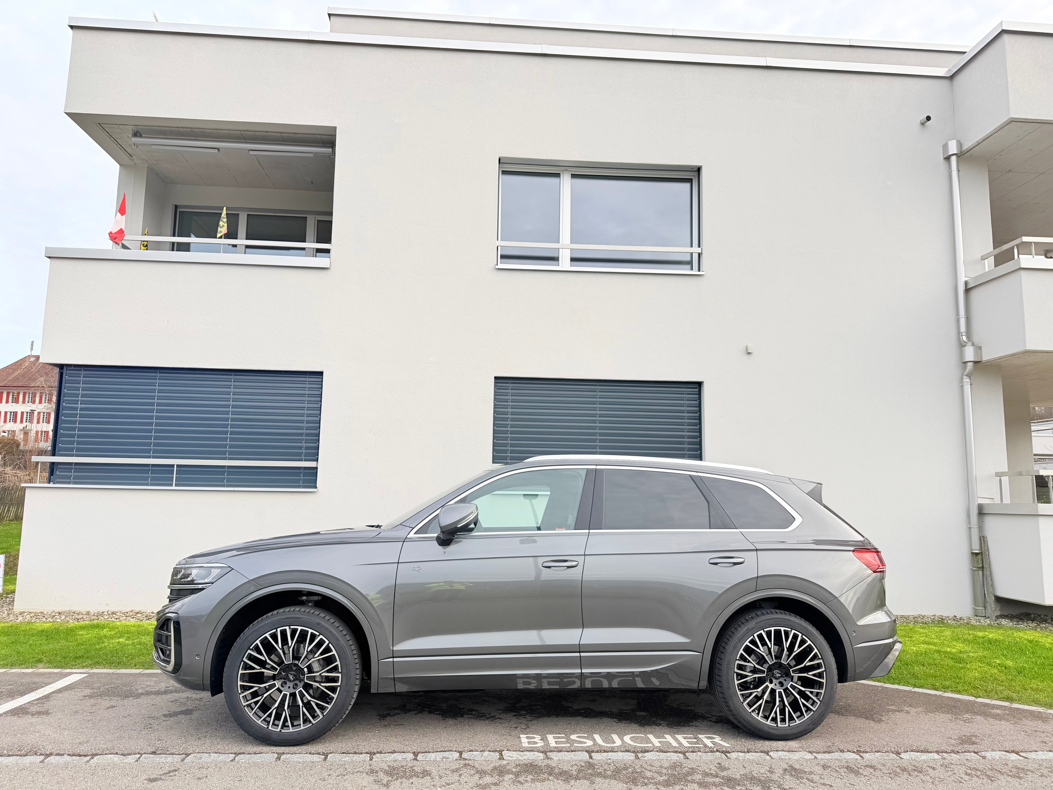 listing desktop thumbnail image 8