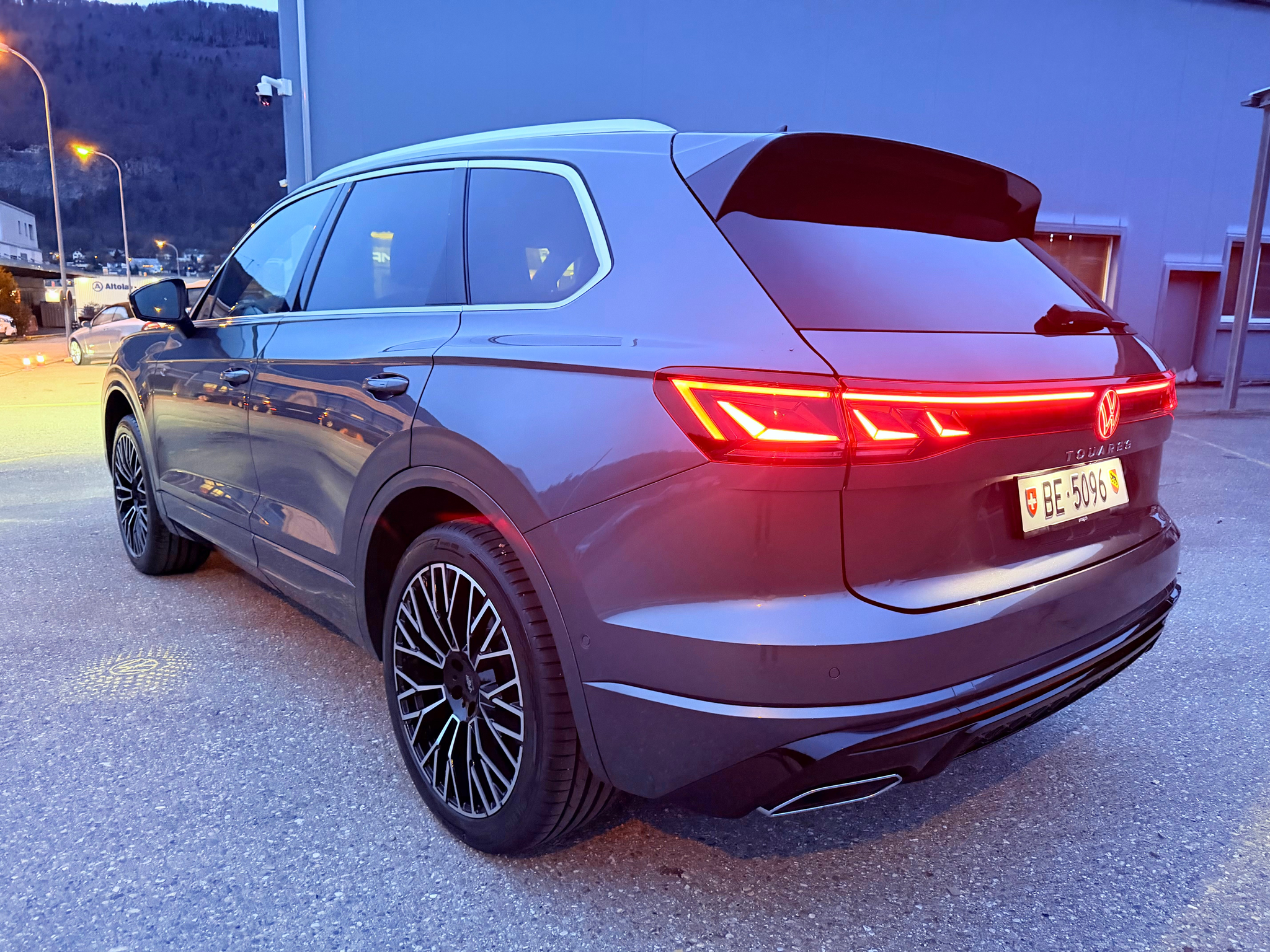 listing desktop thumbnail image 30