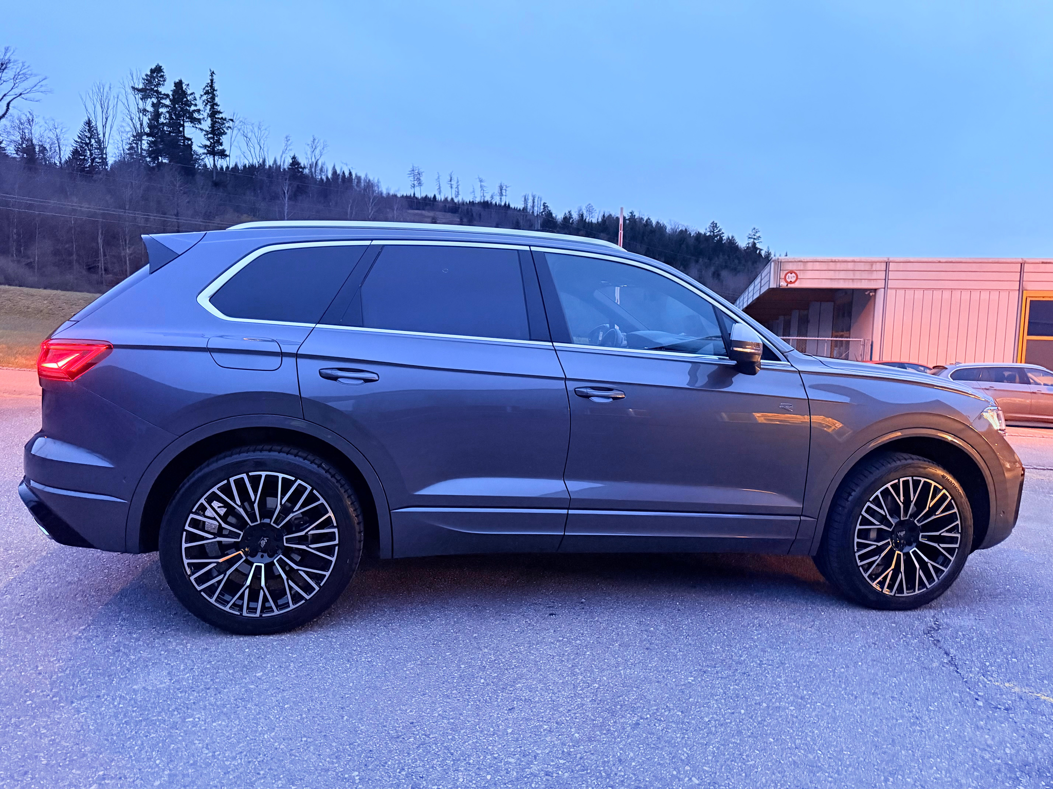 listing desktop thumbnail image 12