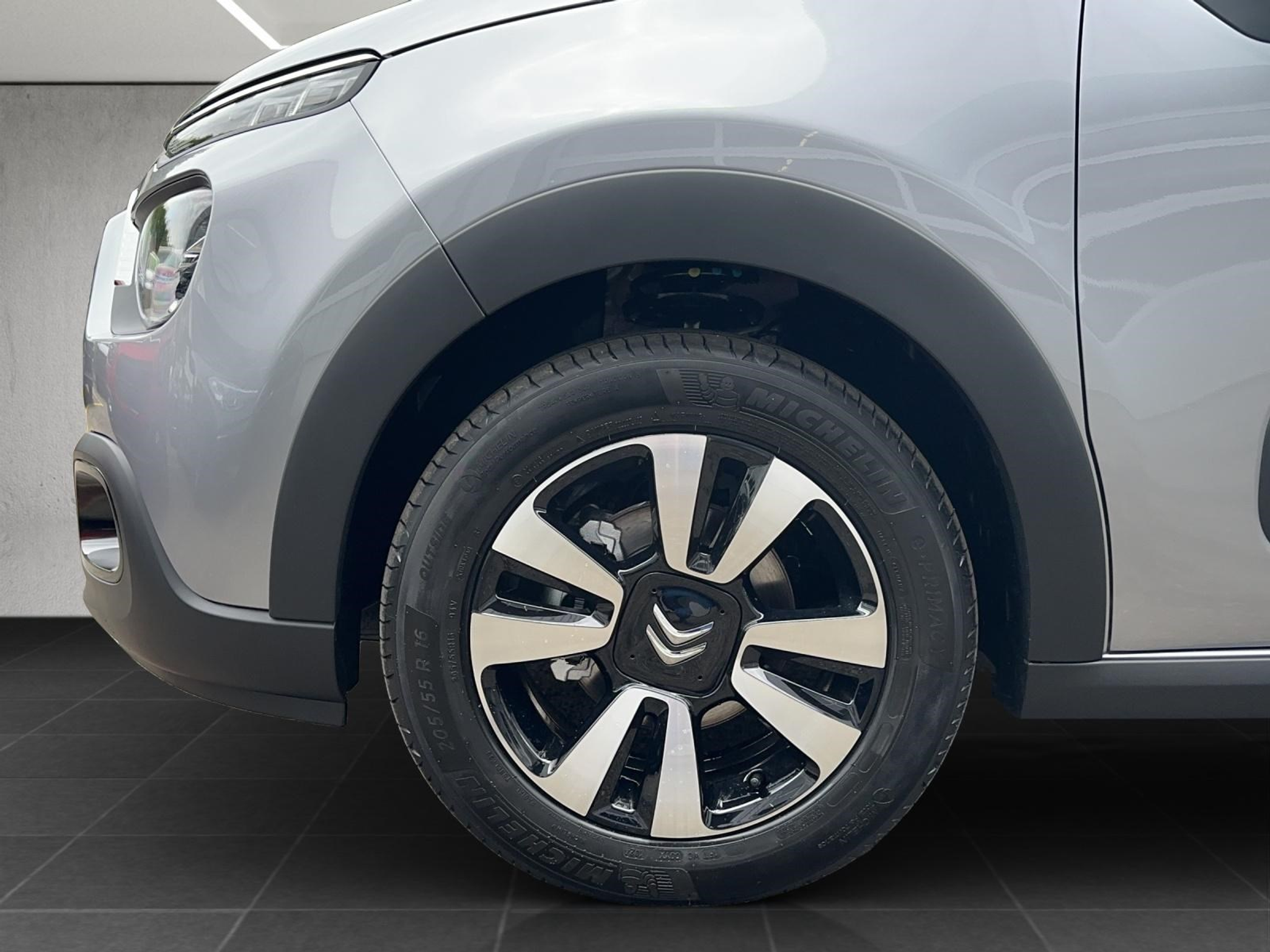 listing desktop thumbnail image 16