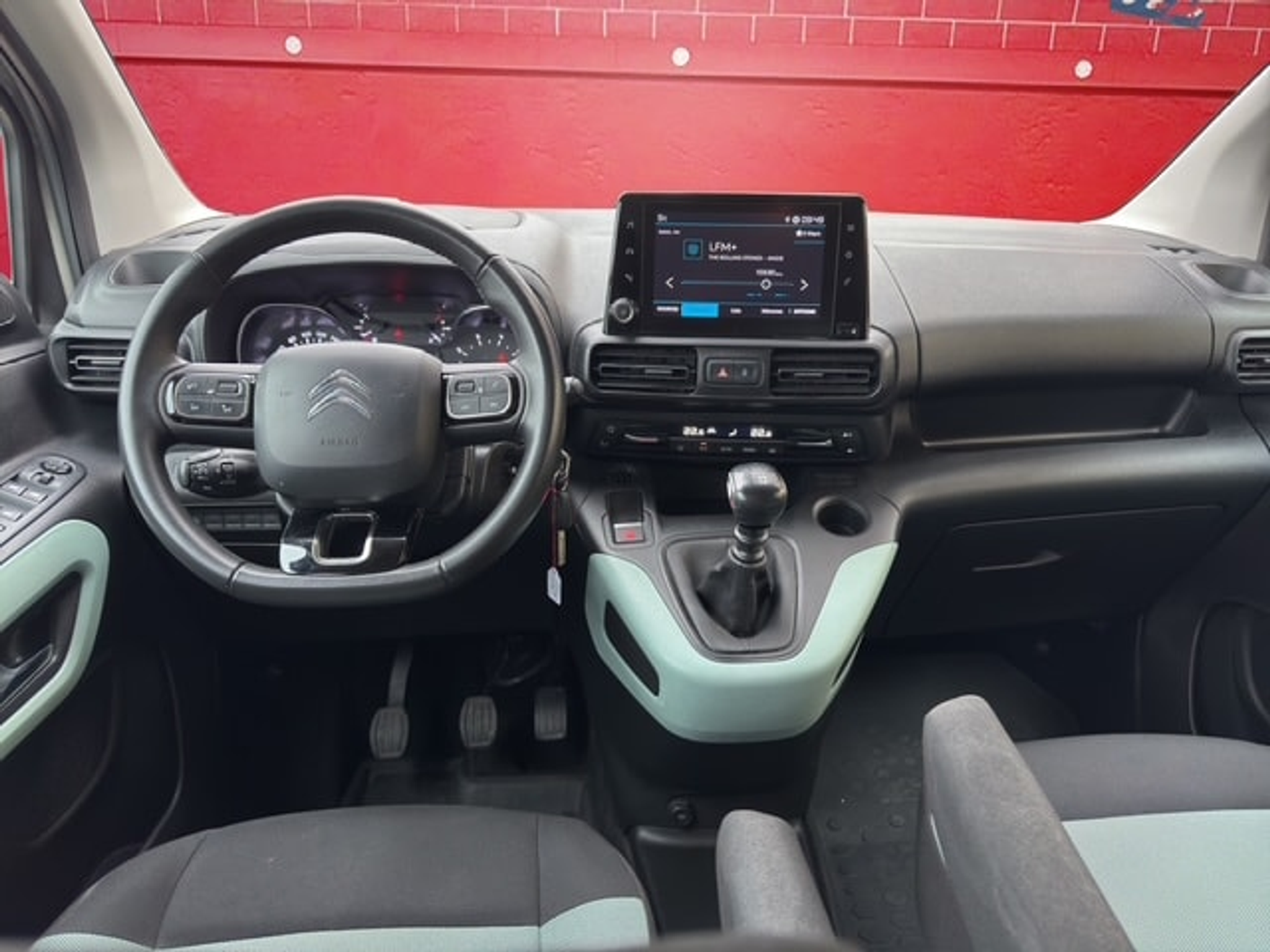 listing desktop thumbnail image 12