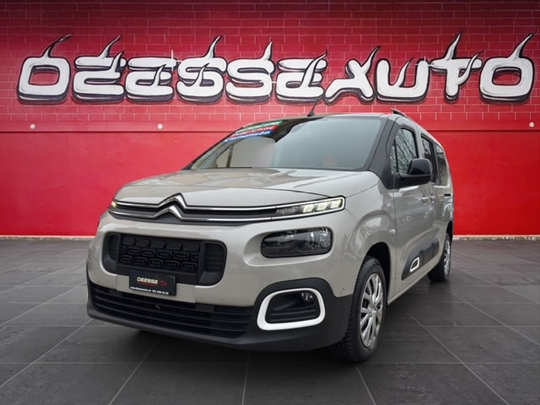 listing desktop thumbnail image 1