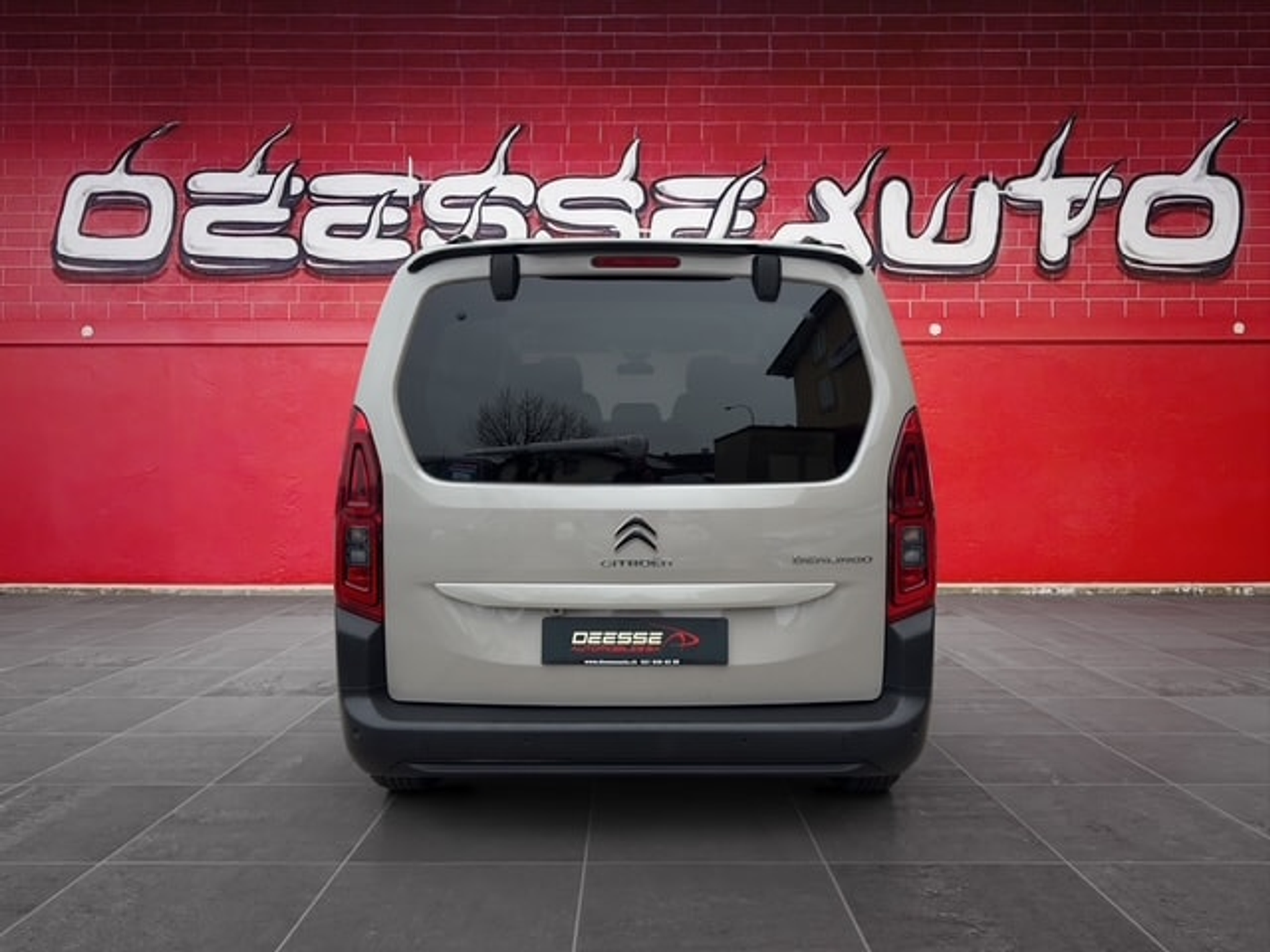 listing desktop thumbnail image 7