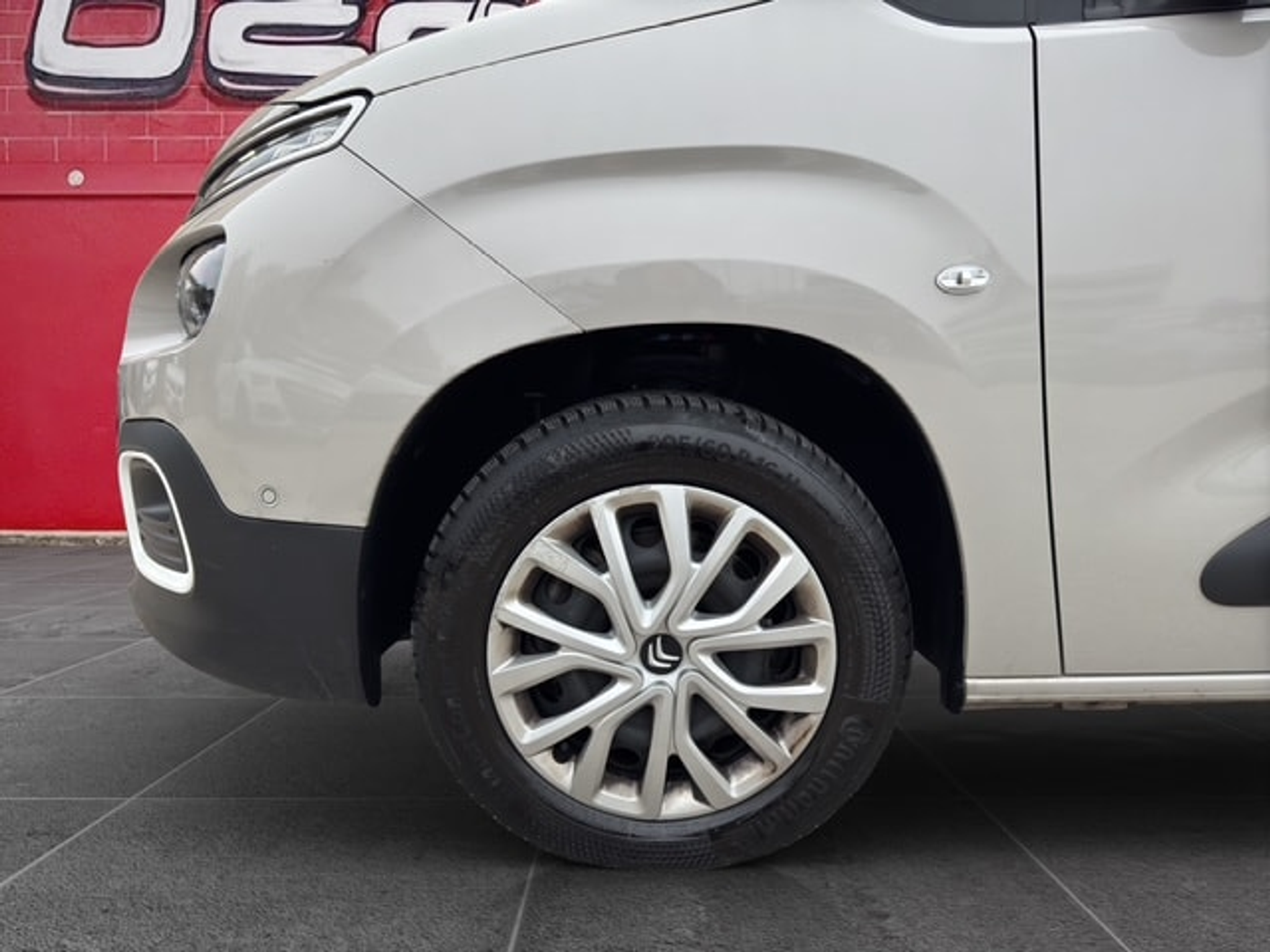 listing desktop thumbnail image 25