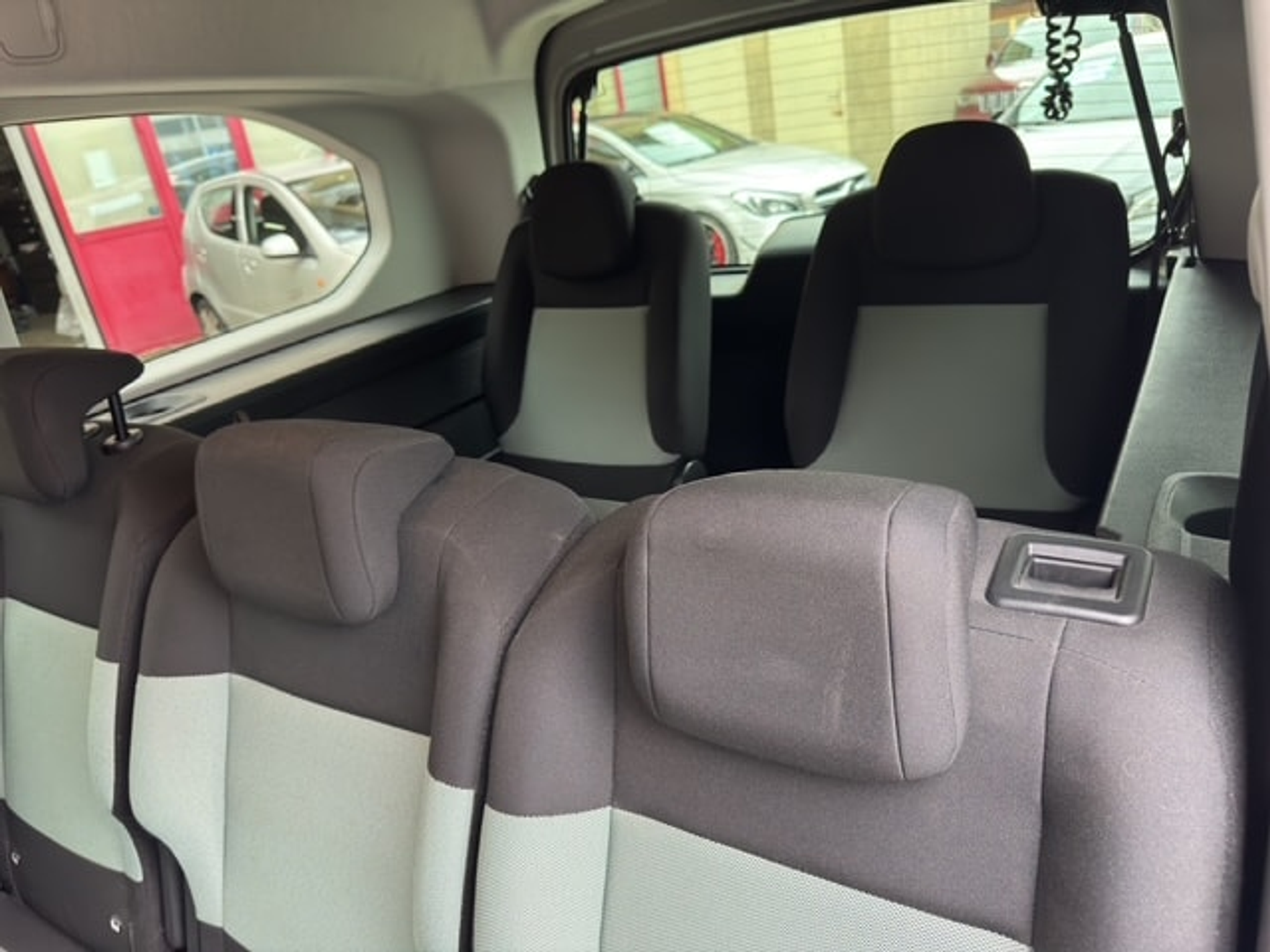 listing desktop thumbnail image 23