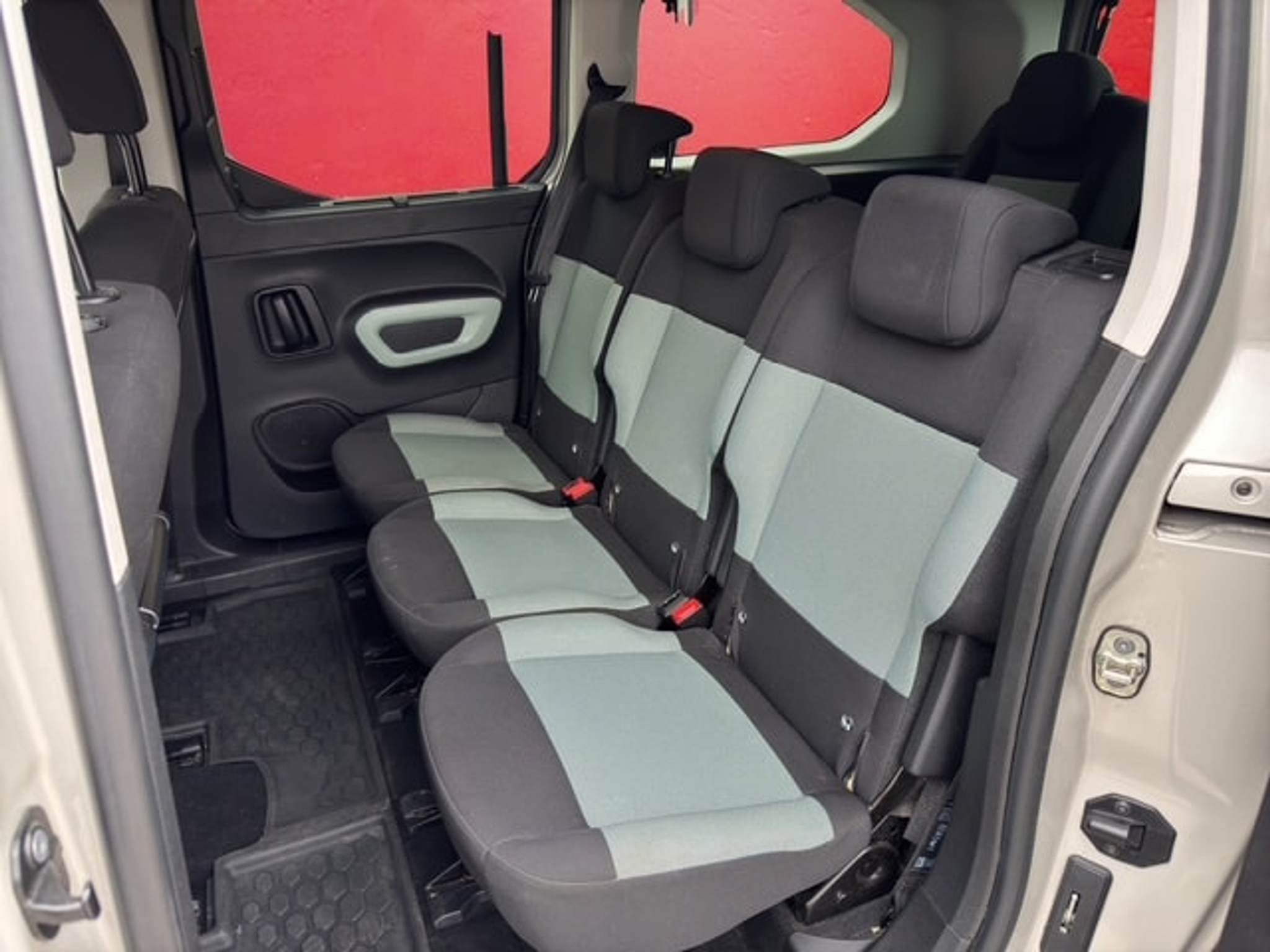 listing desktop thumbnail image 20