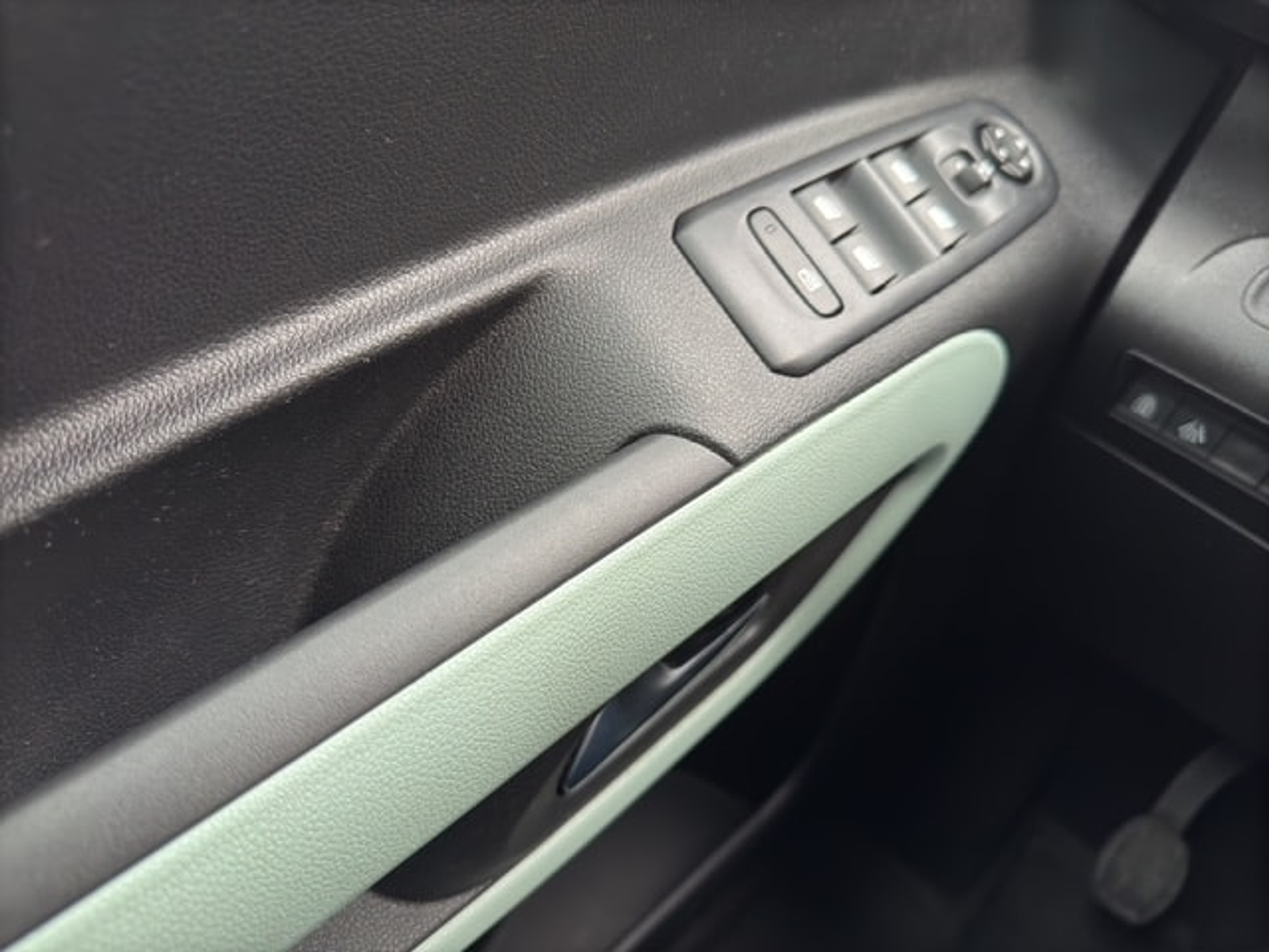 listing desktop thumbnail image 19