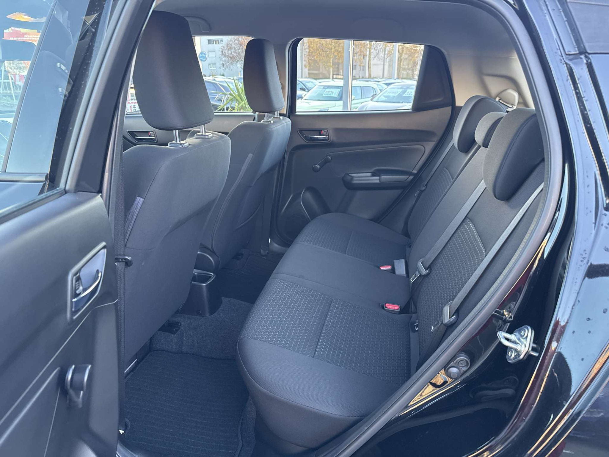 listing desktop thumbnail image 6