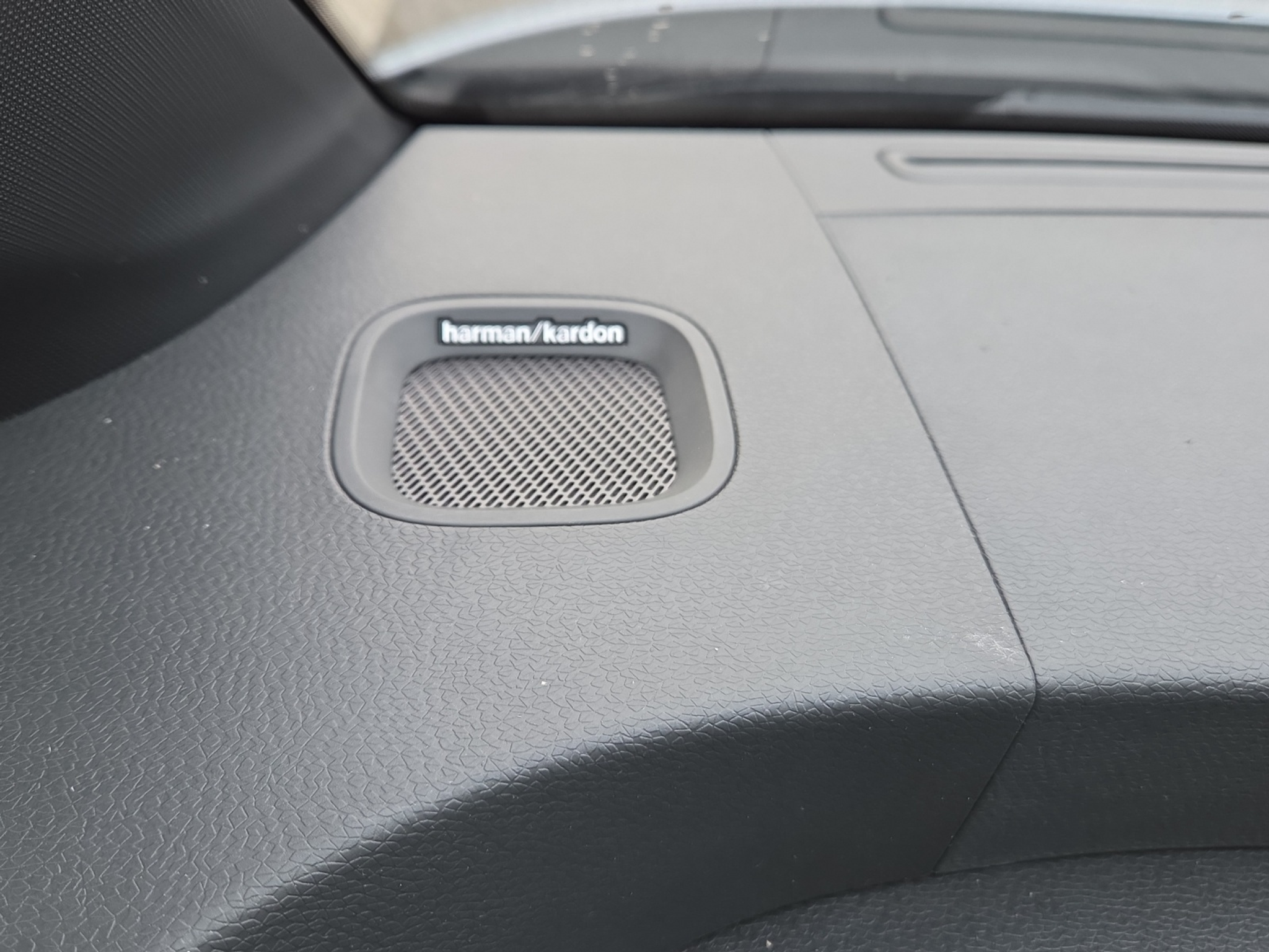 listing desktop thumbnail image 10