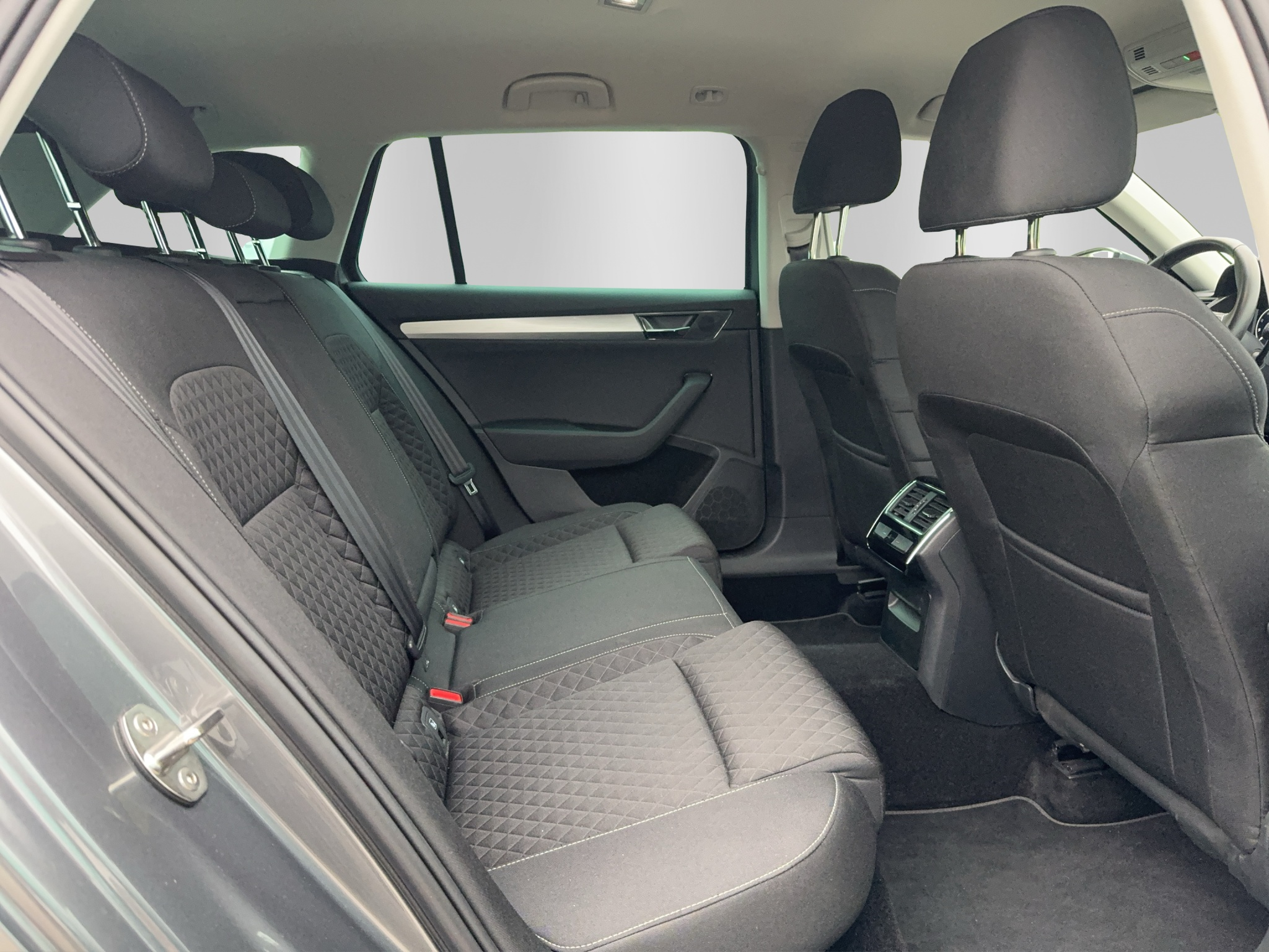 listing desktop thumbnail image 14