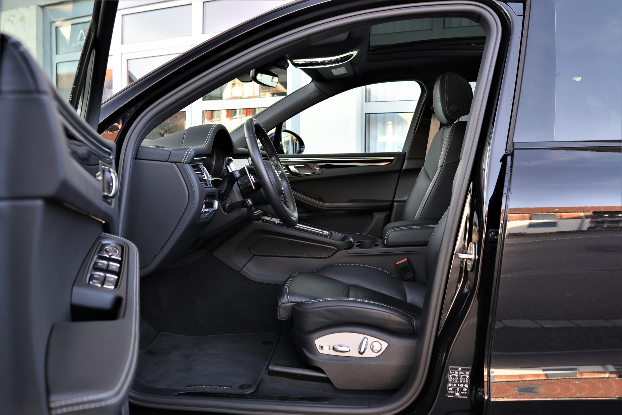 listing desktop thumbnail image 7