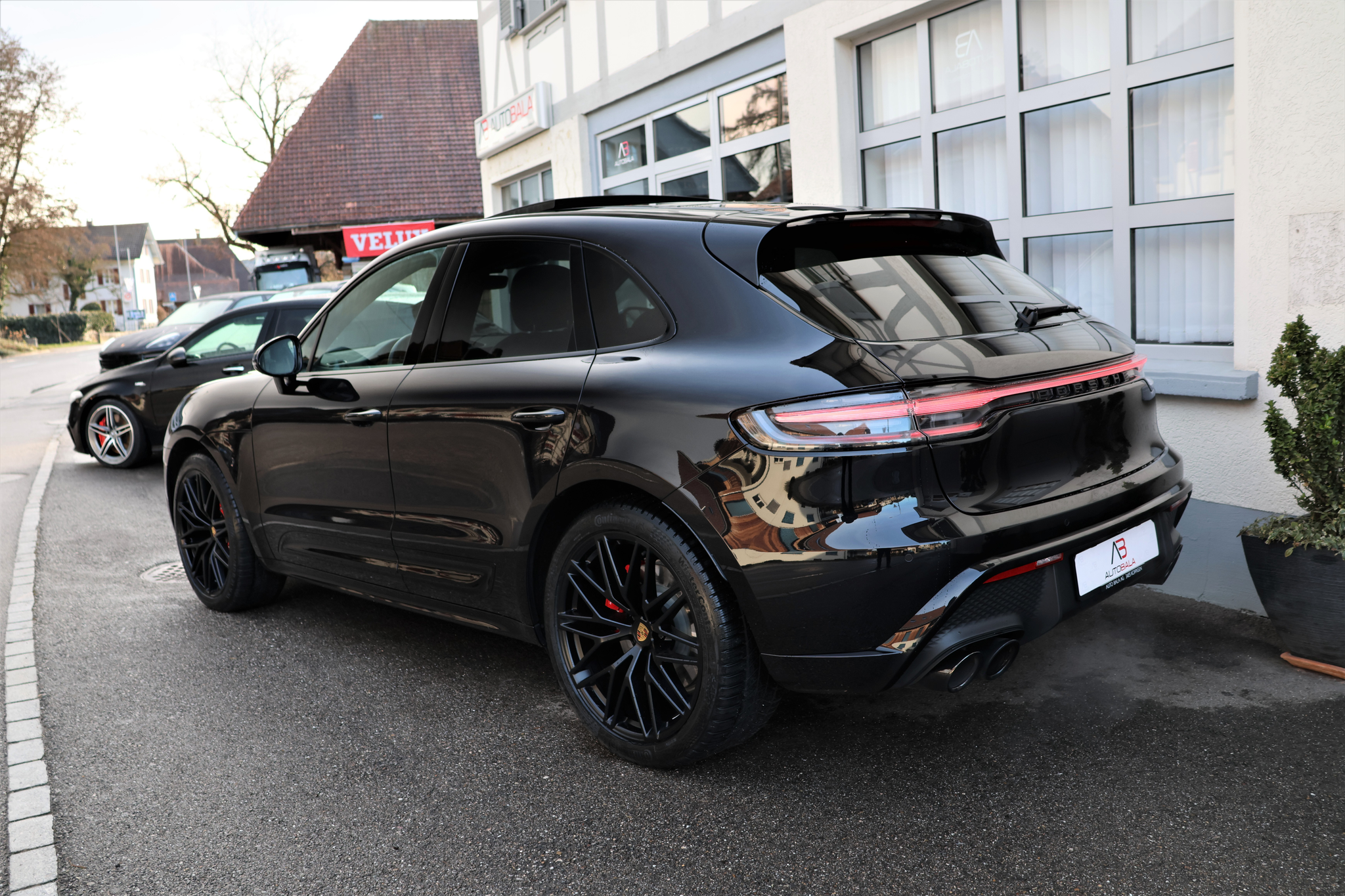 listing desktop thumbnail image 5