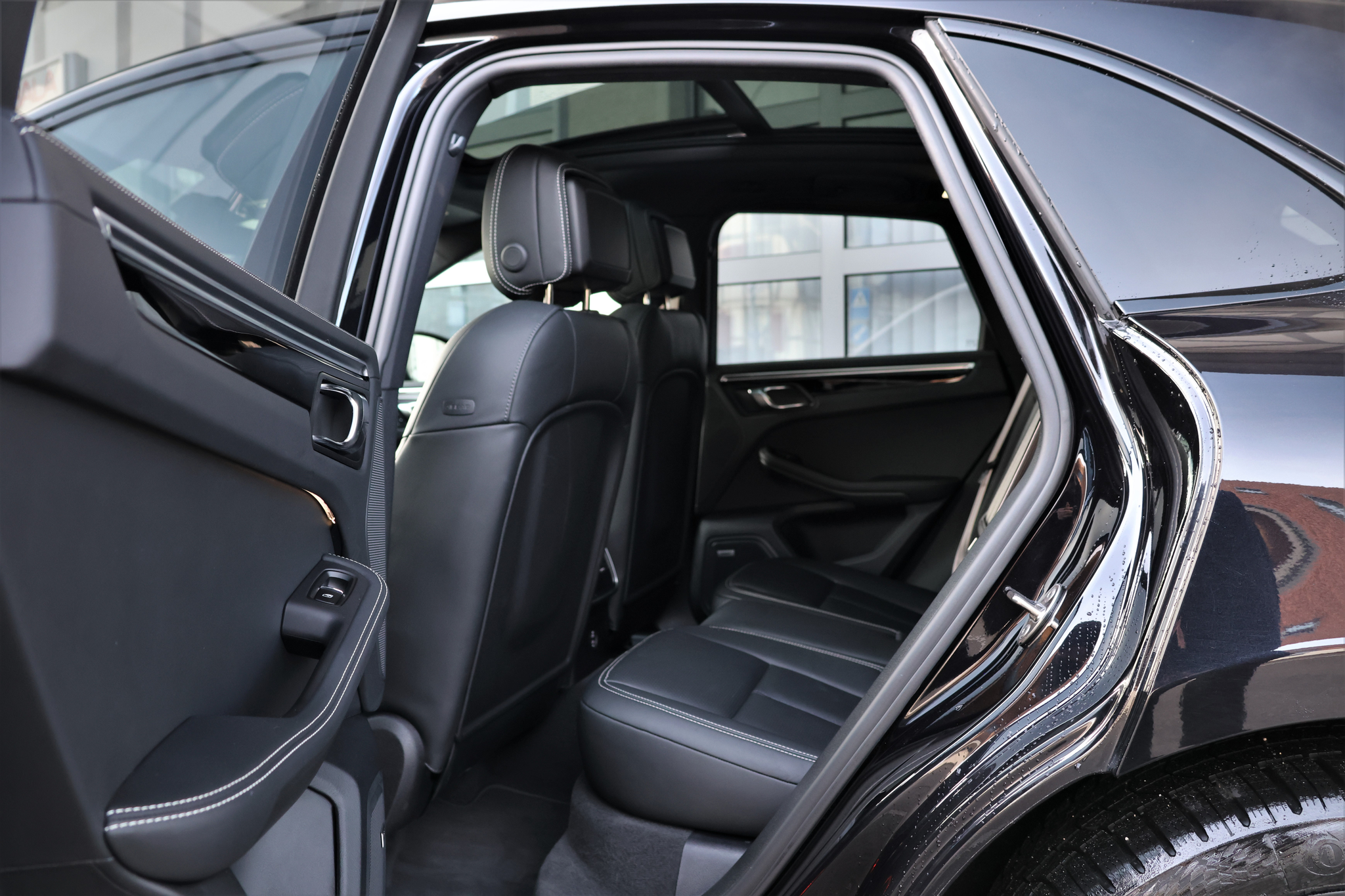 listing desktop thumbnail image 11