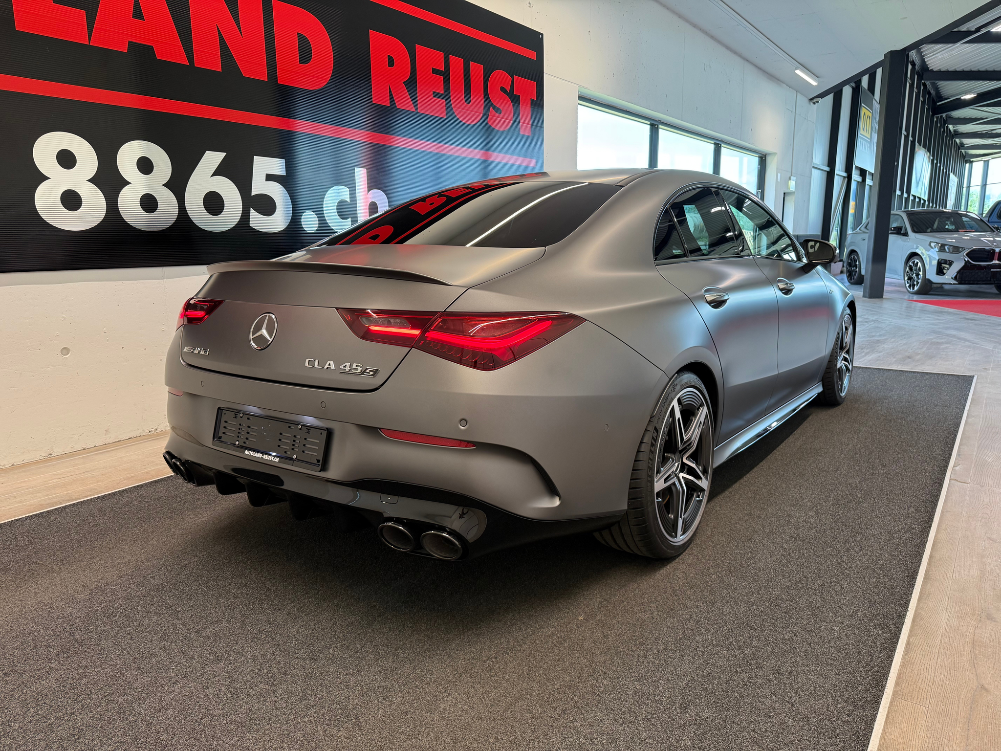 listing desktop thumbnail image 9