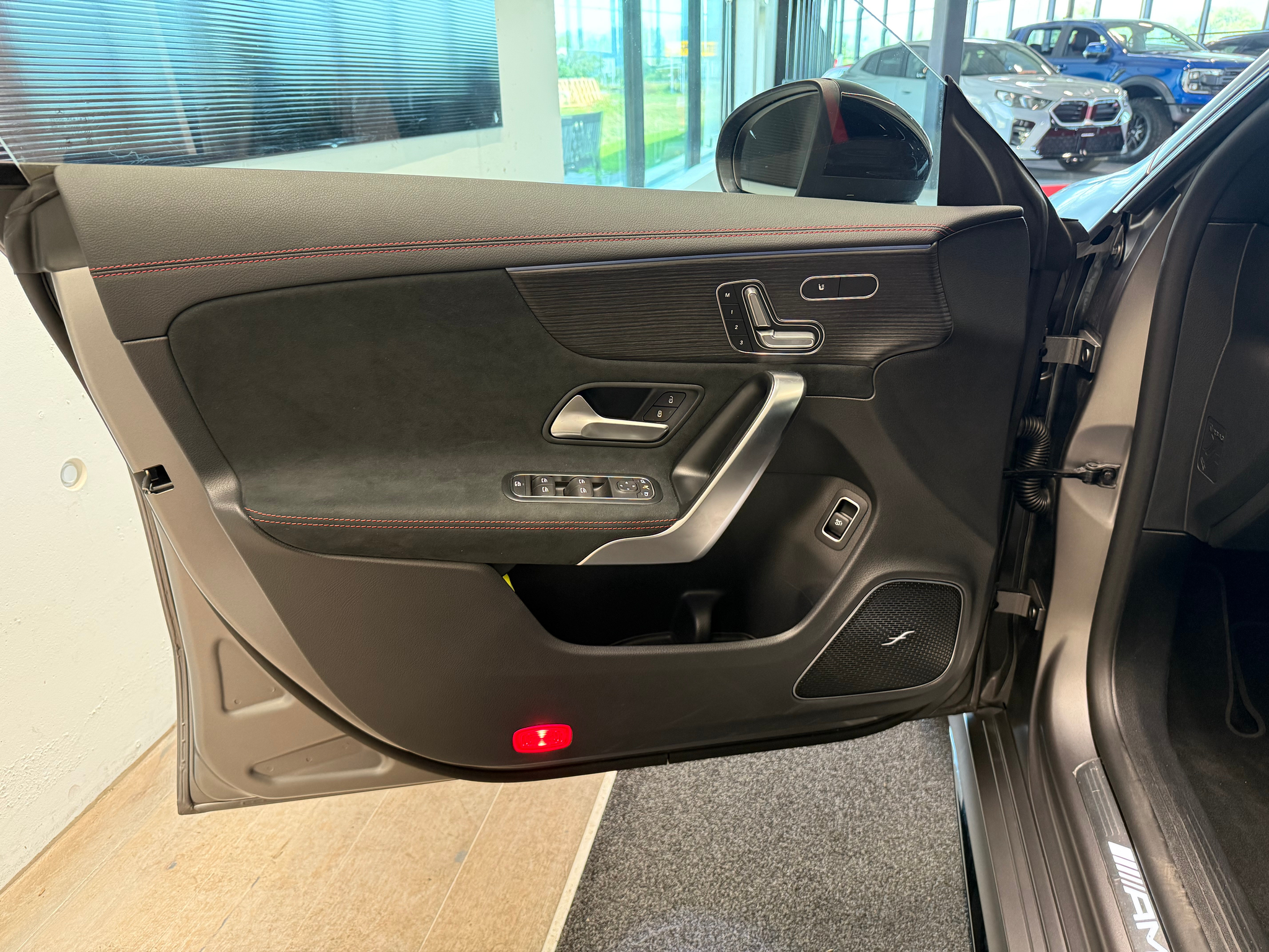 listing desktop thumbnail image 10