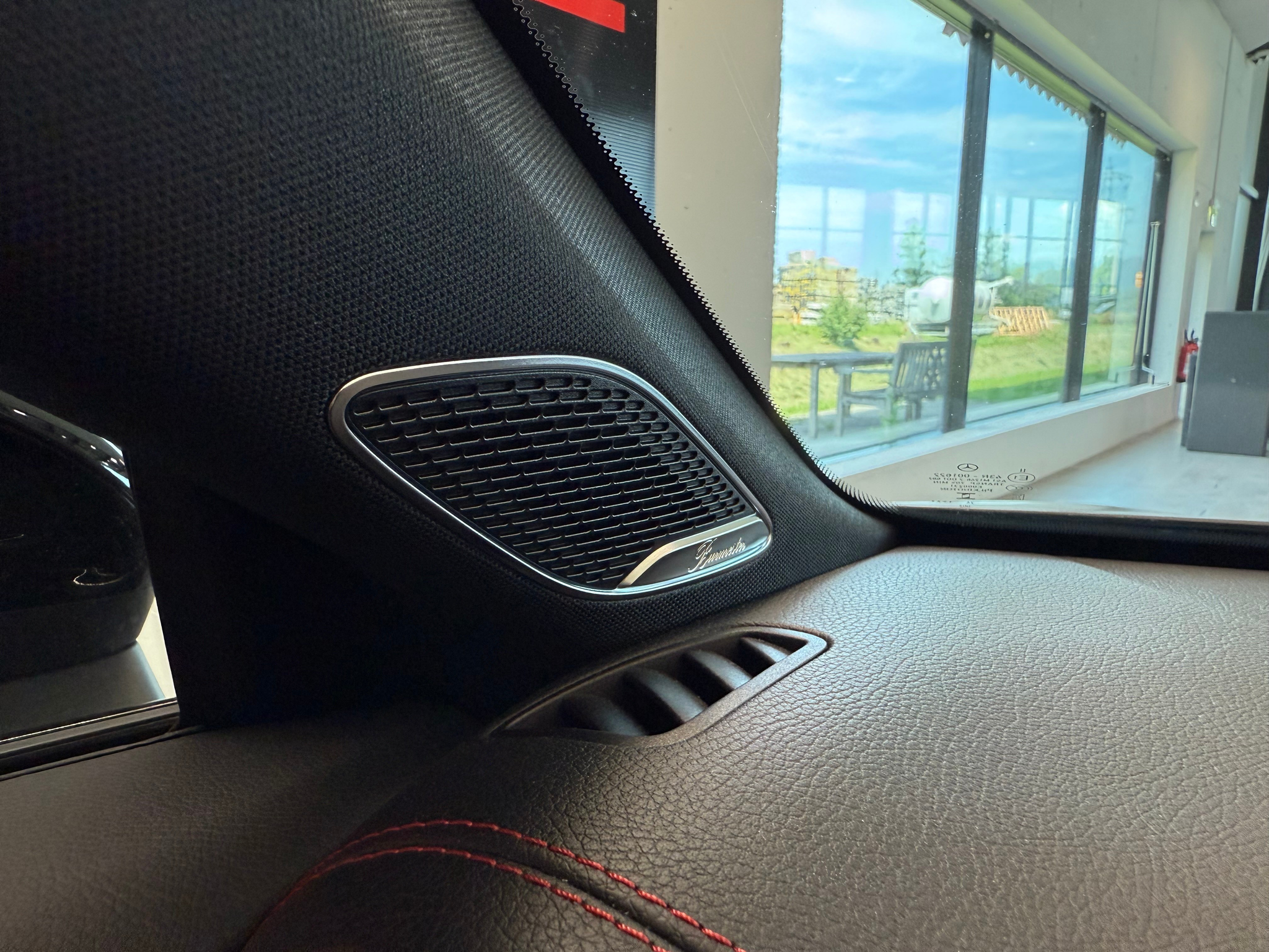 listing desktop thumbnail image 22