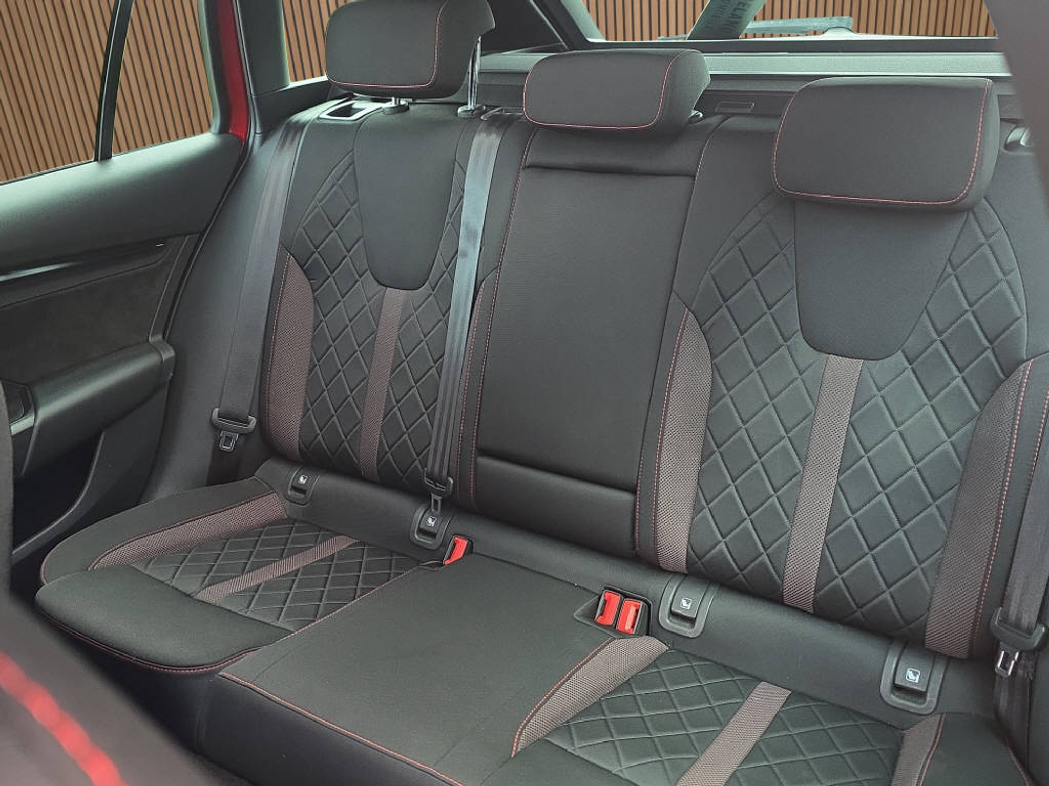 listing desktop thumbnail image 19