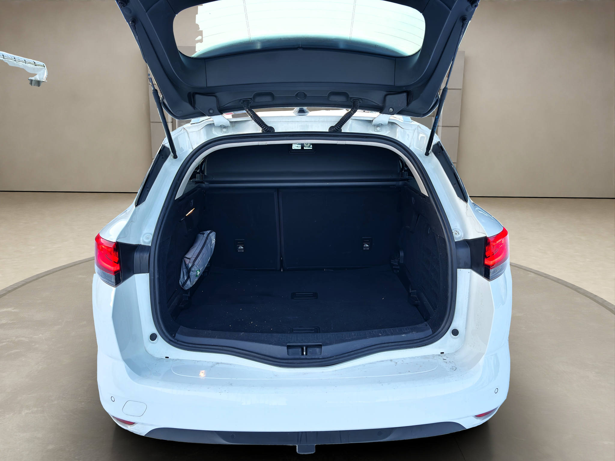 listing desktop thumbnail image 15