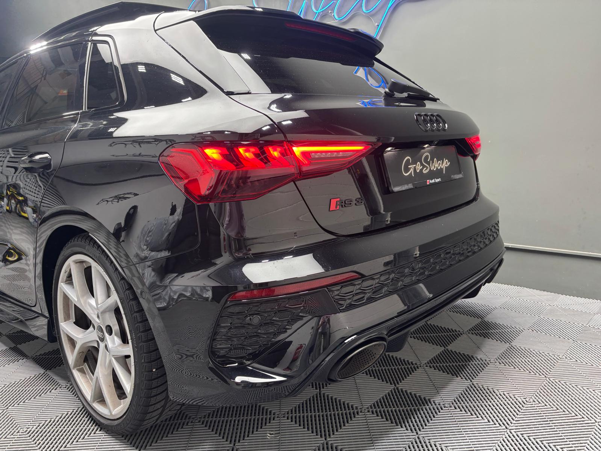 listing desktop thumbnail image 6