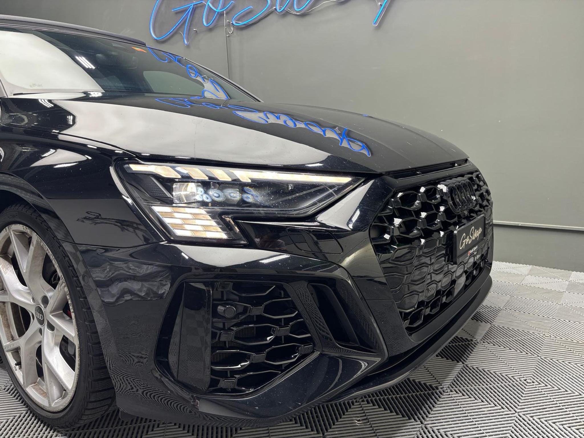 listing desktop thumbnail image 2