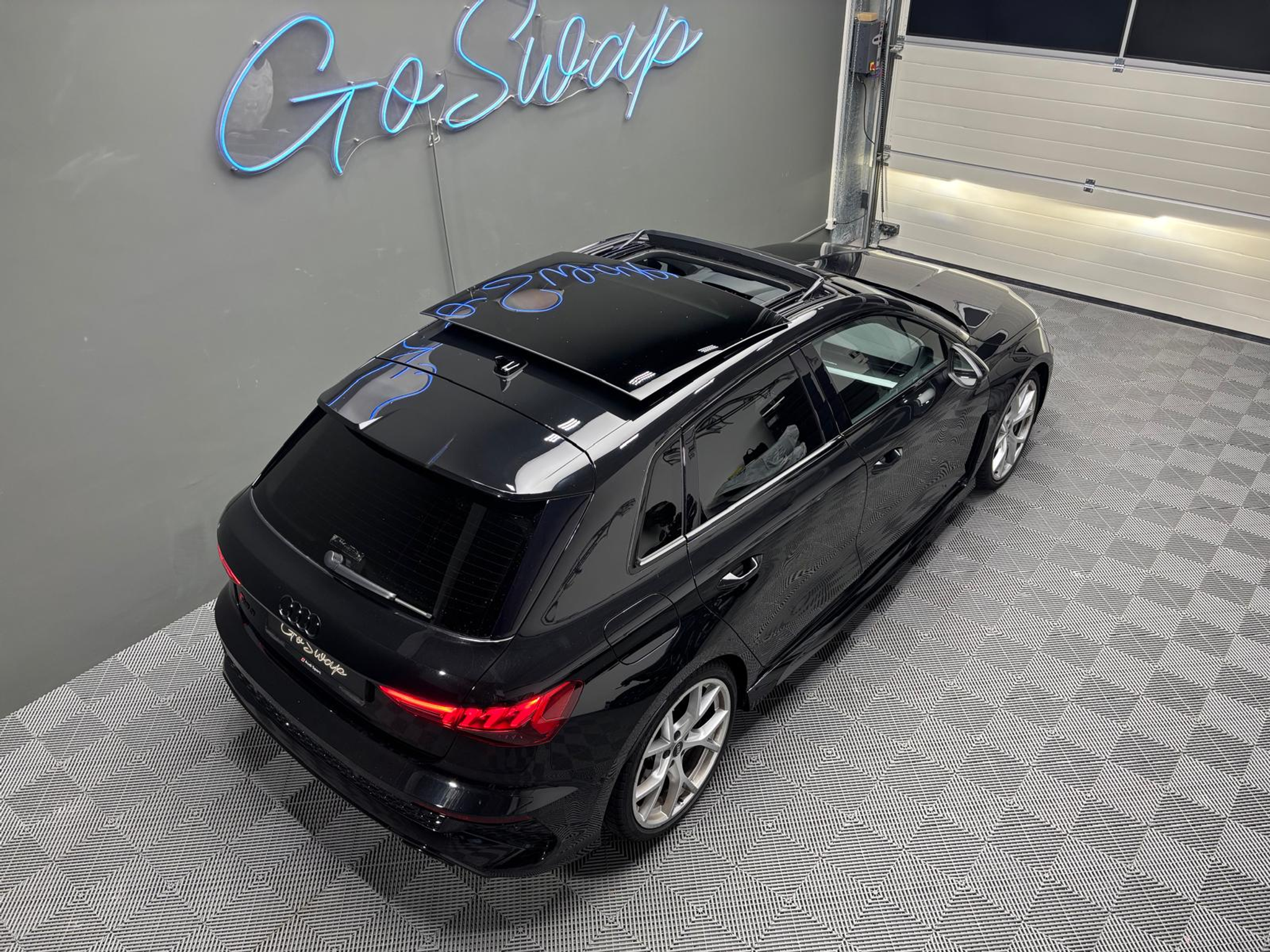 listing desktop thumbnail image 3