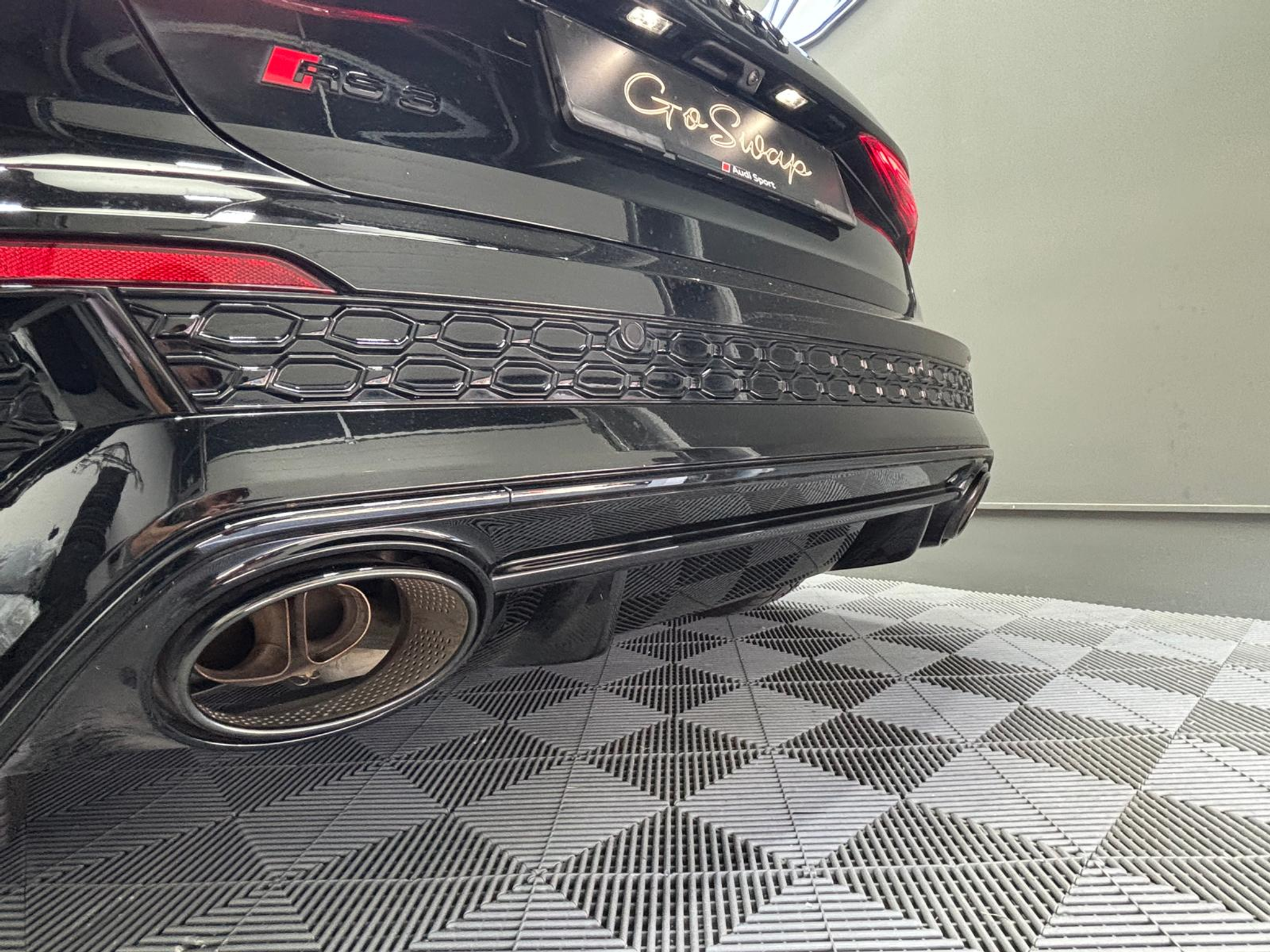 listing desktop thumbnail image 8