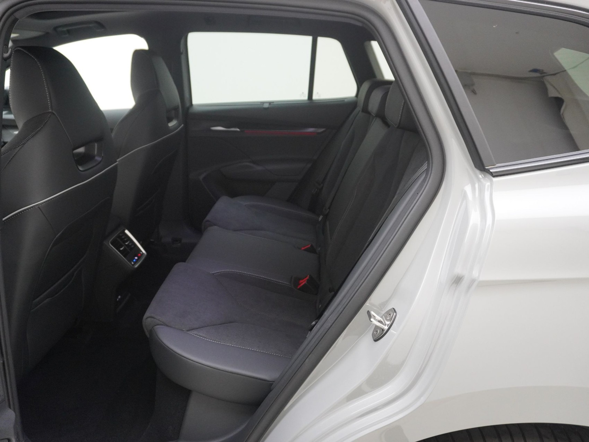 listing desktop thumbnail image 14