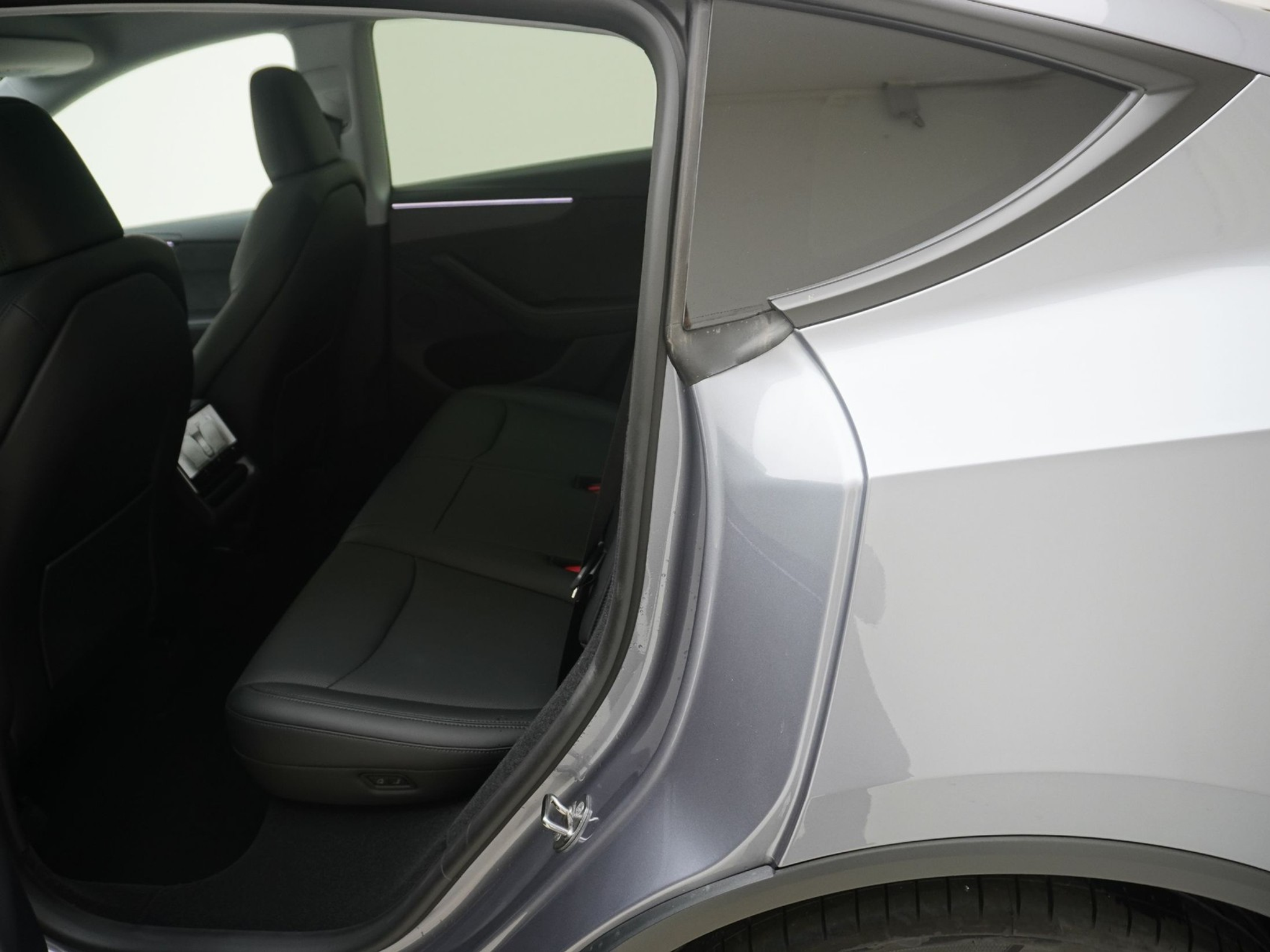 listing desktop thumbnail image 14