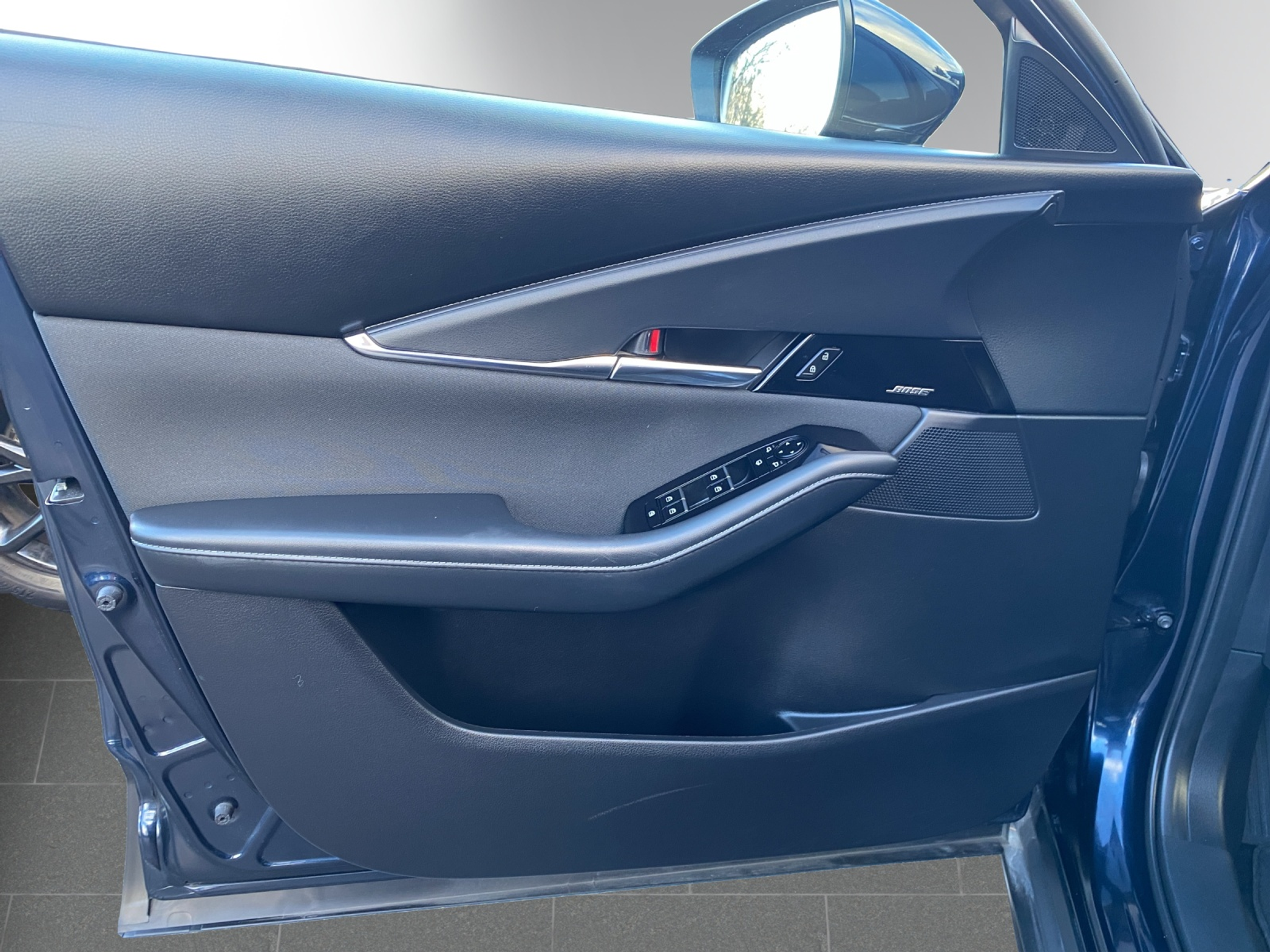 listing desktop thumbnail image 8