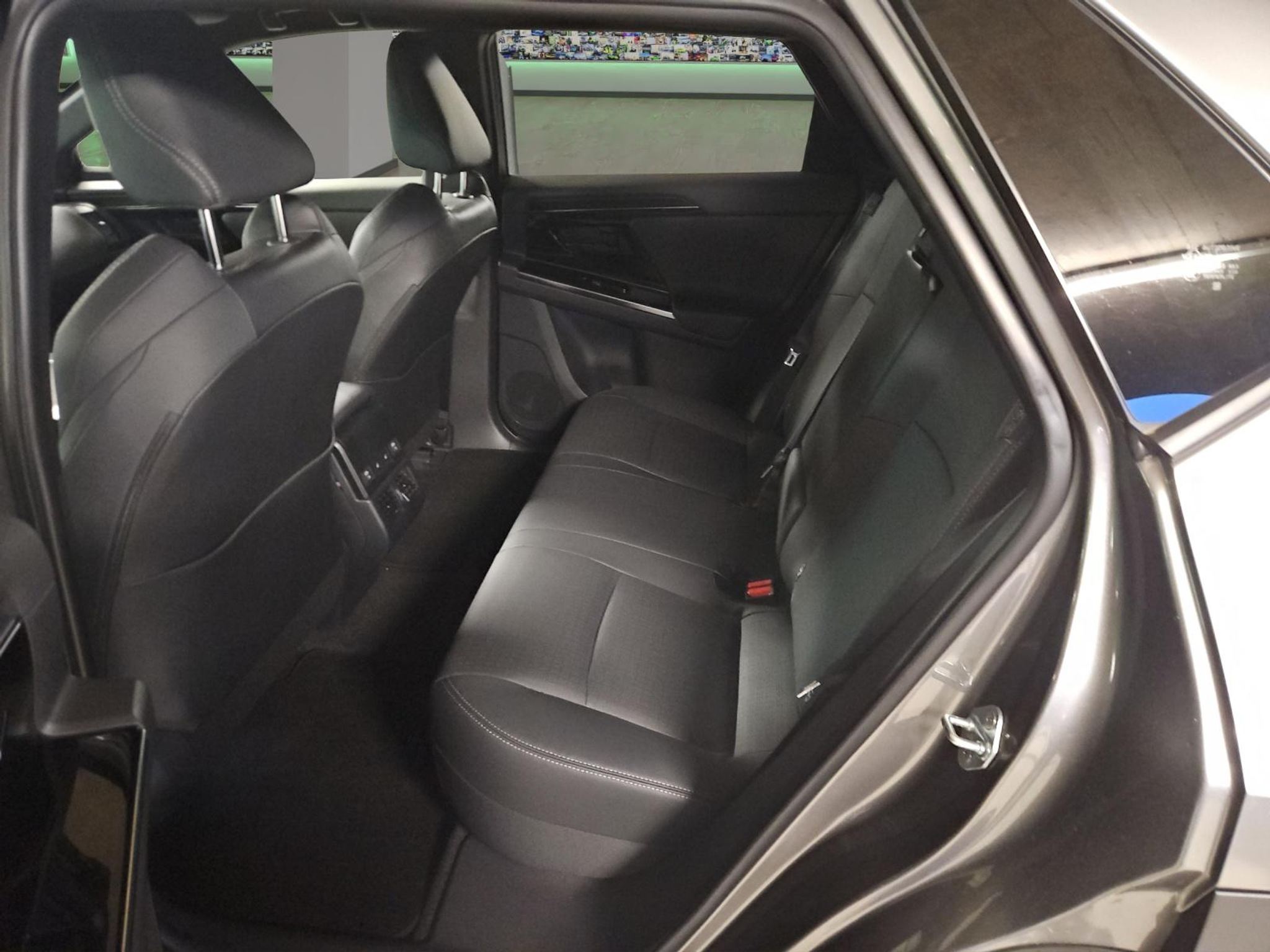 listing desktop thumbnail image 10