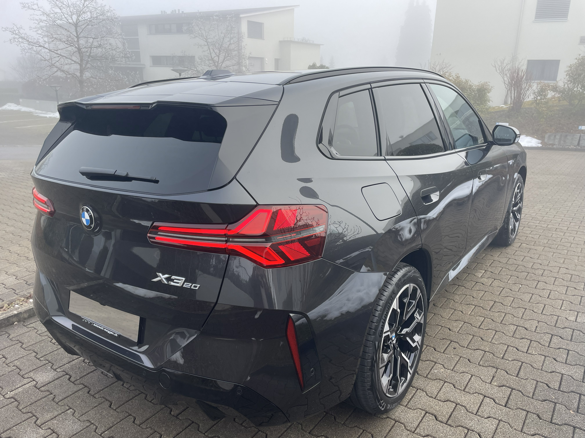 listing desktop thumbnail image 4