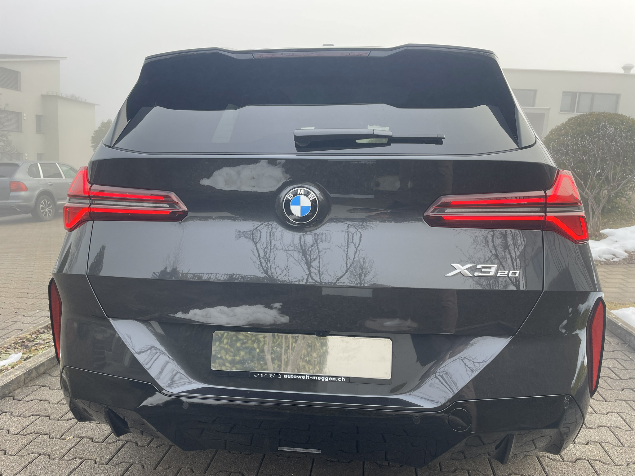 listing desktop thumbnail image 3