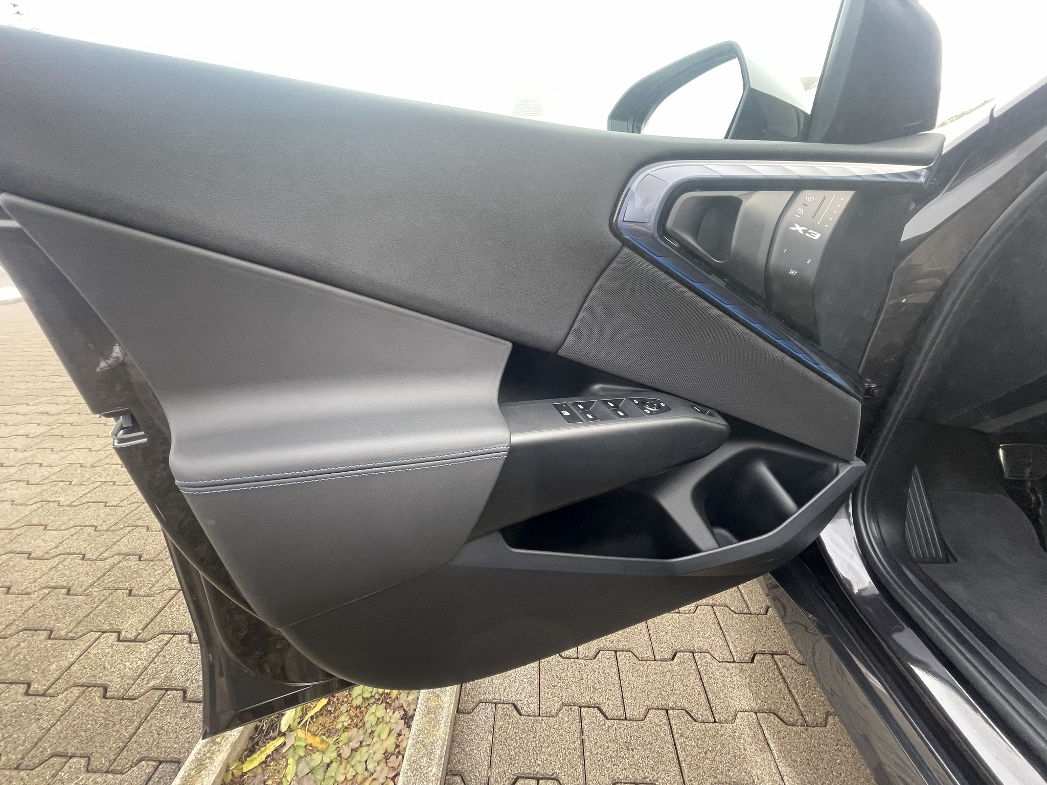 listing desktop thumbnail image 6