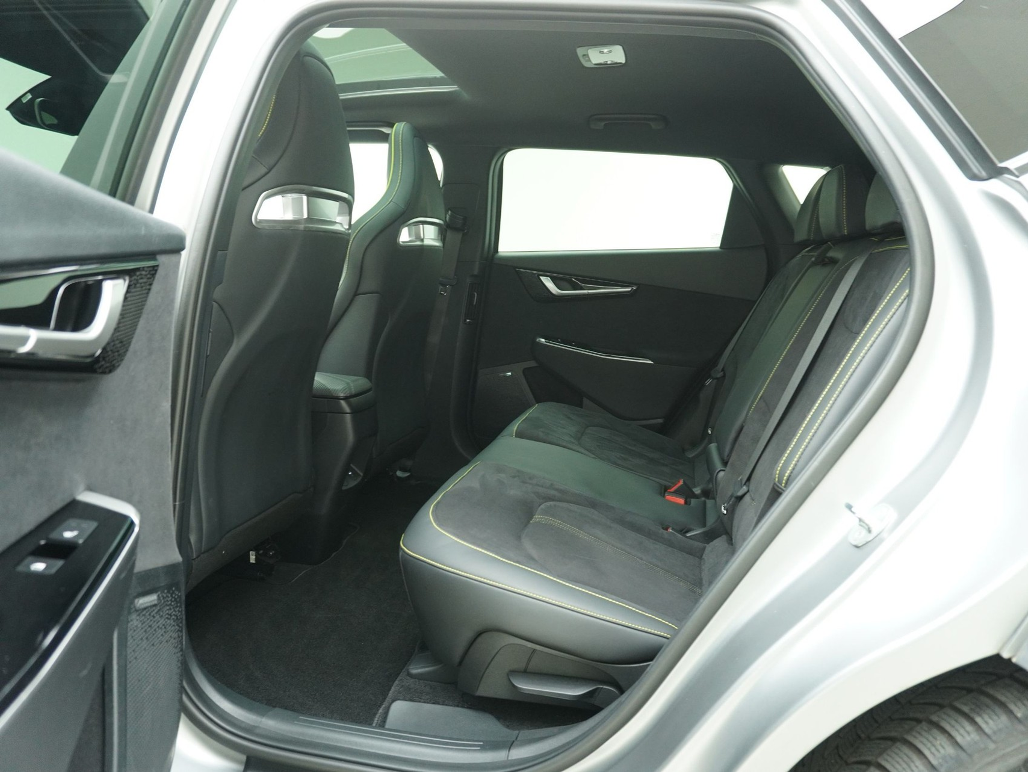 listing desktop thumbnail image 11