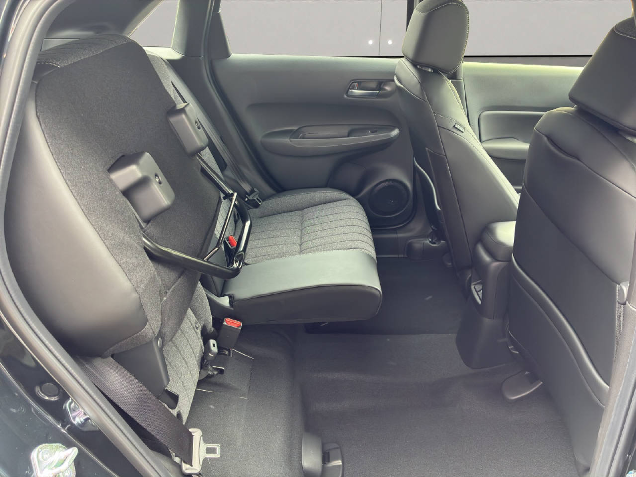 listing desktop thumbnail image 10