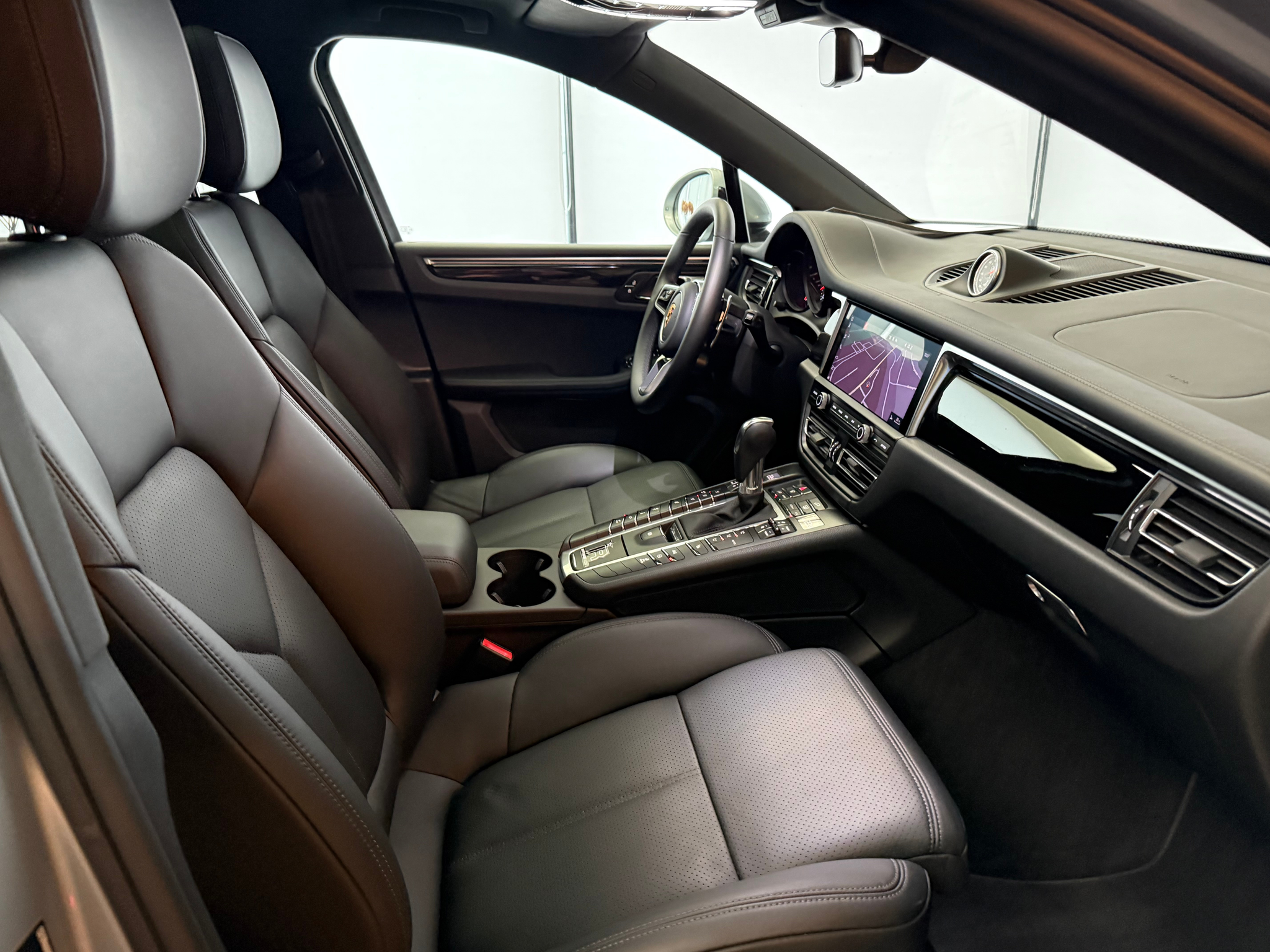 listing desktop thumbnail image 18