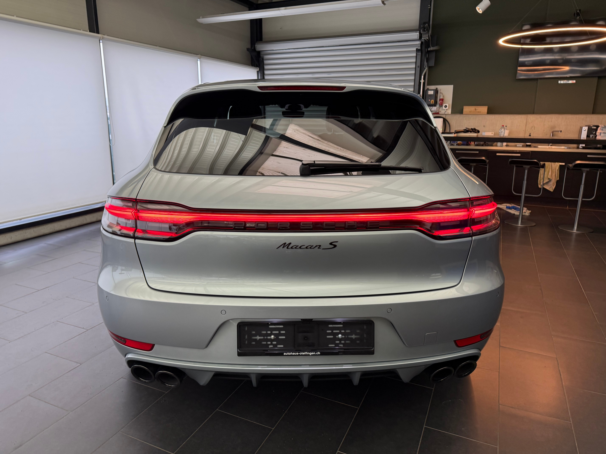 listing desktop thumbnail image 28