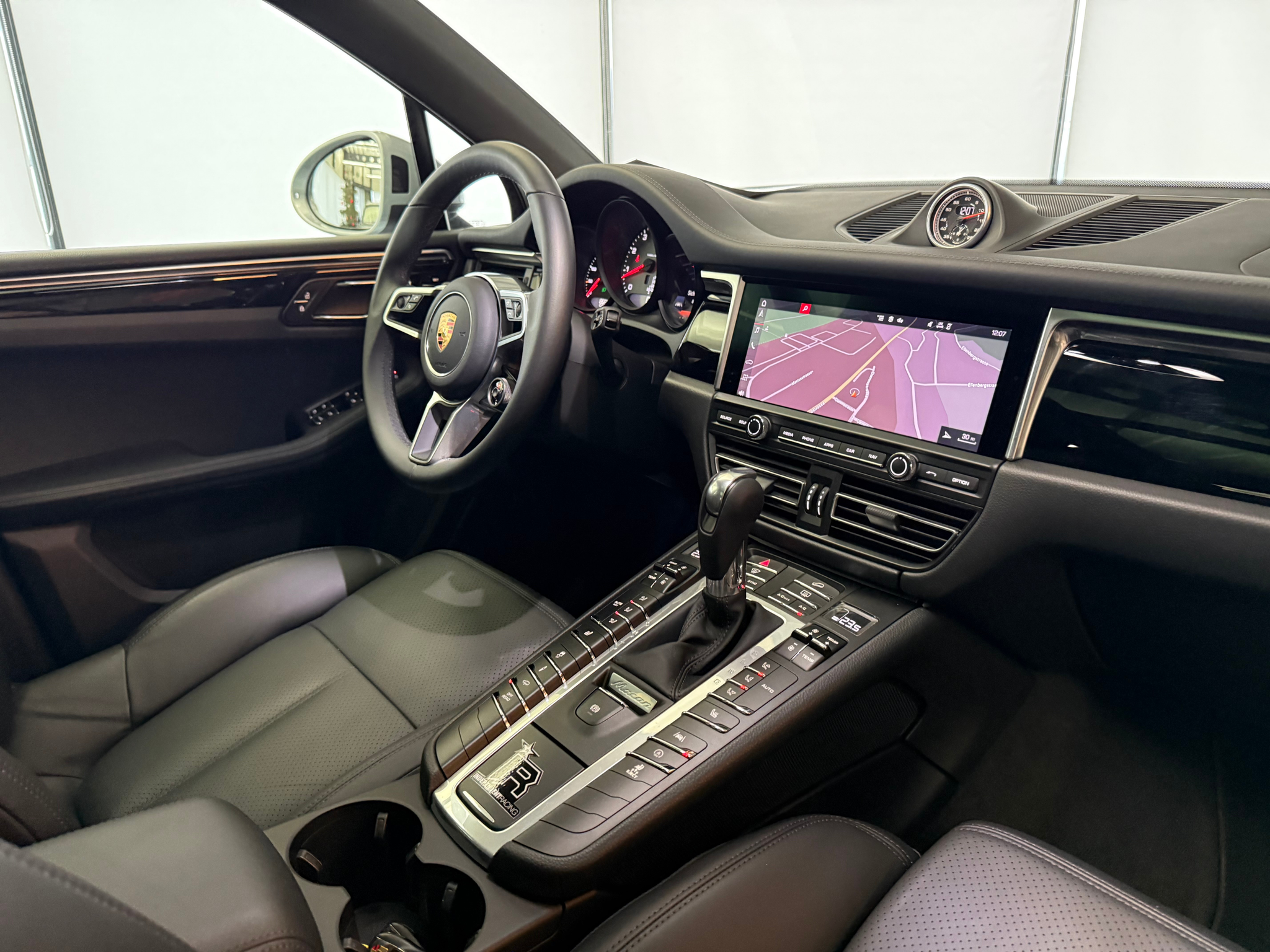 listing desktop thumbnail image 17