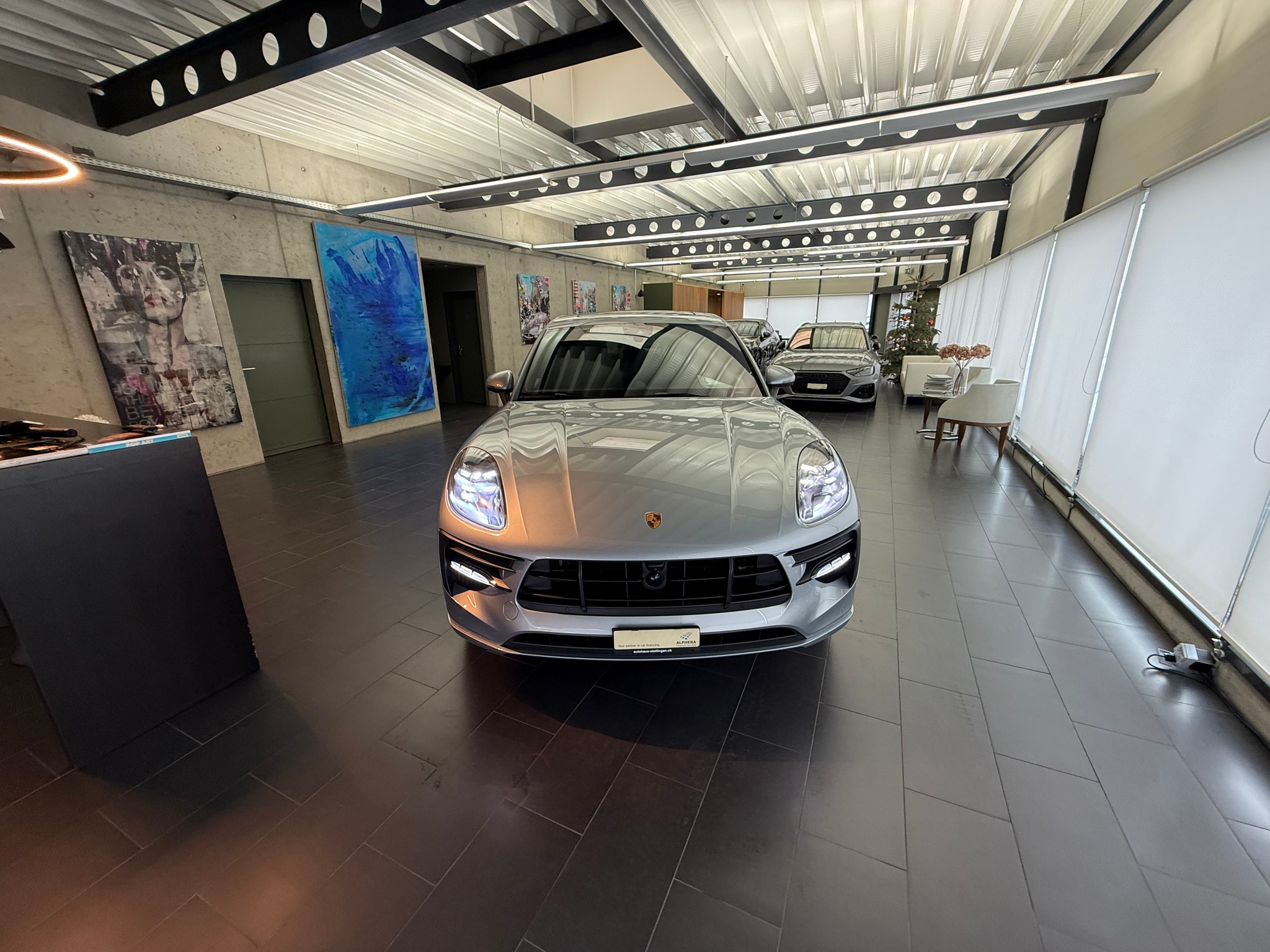 listing desktop thumbnail image 4