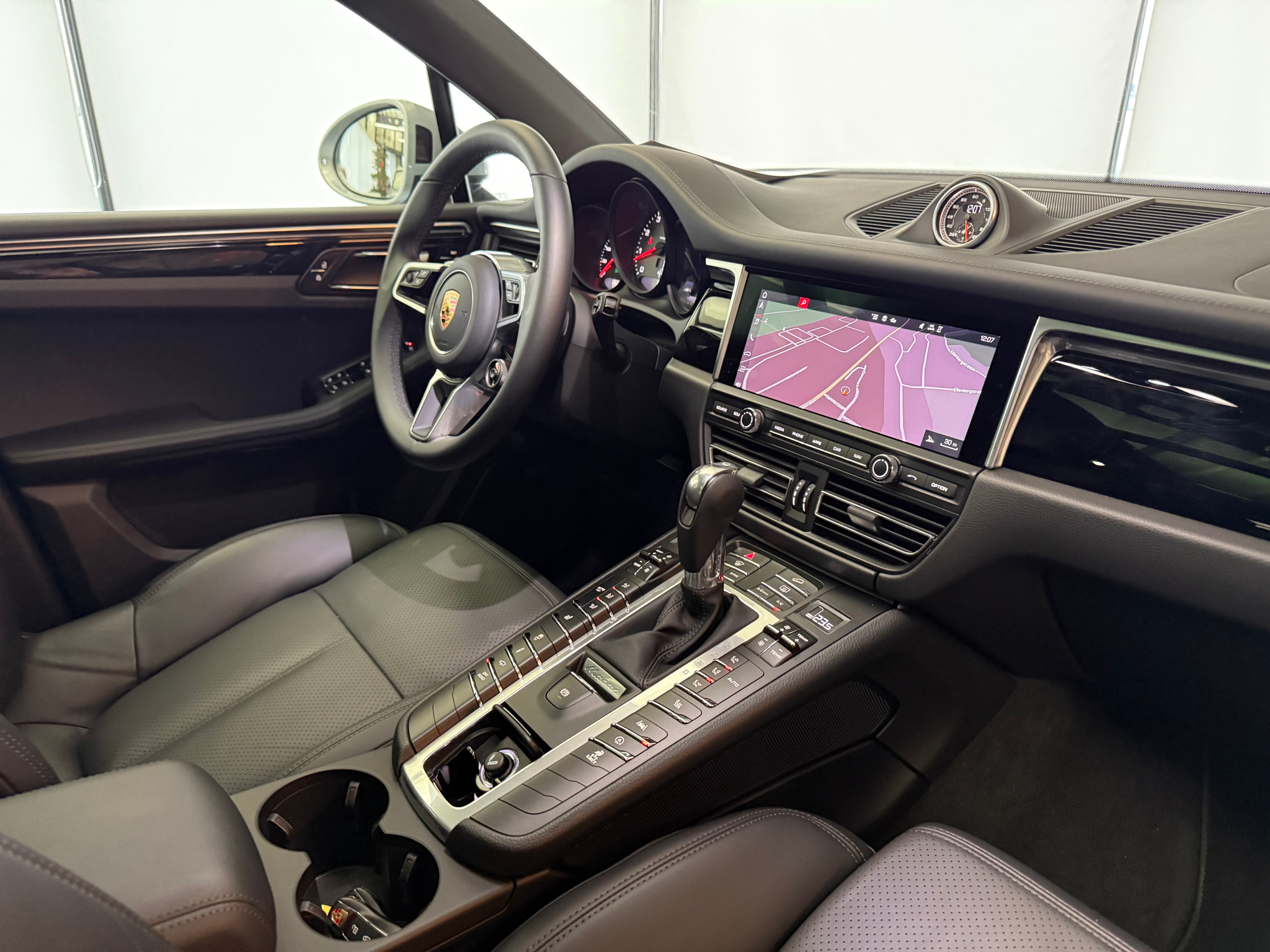 listing desktop thumbnail image 16