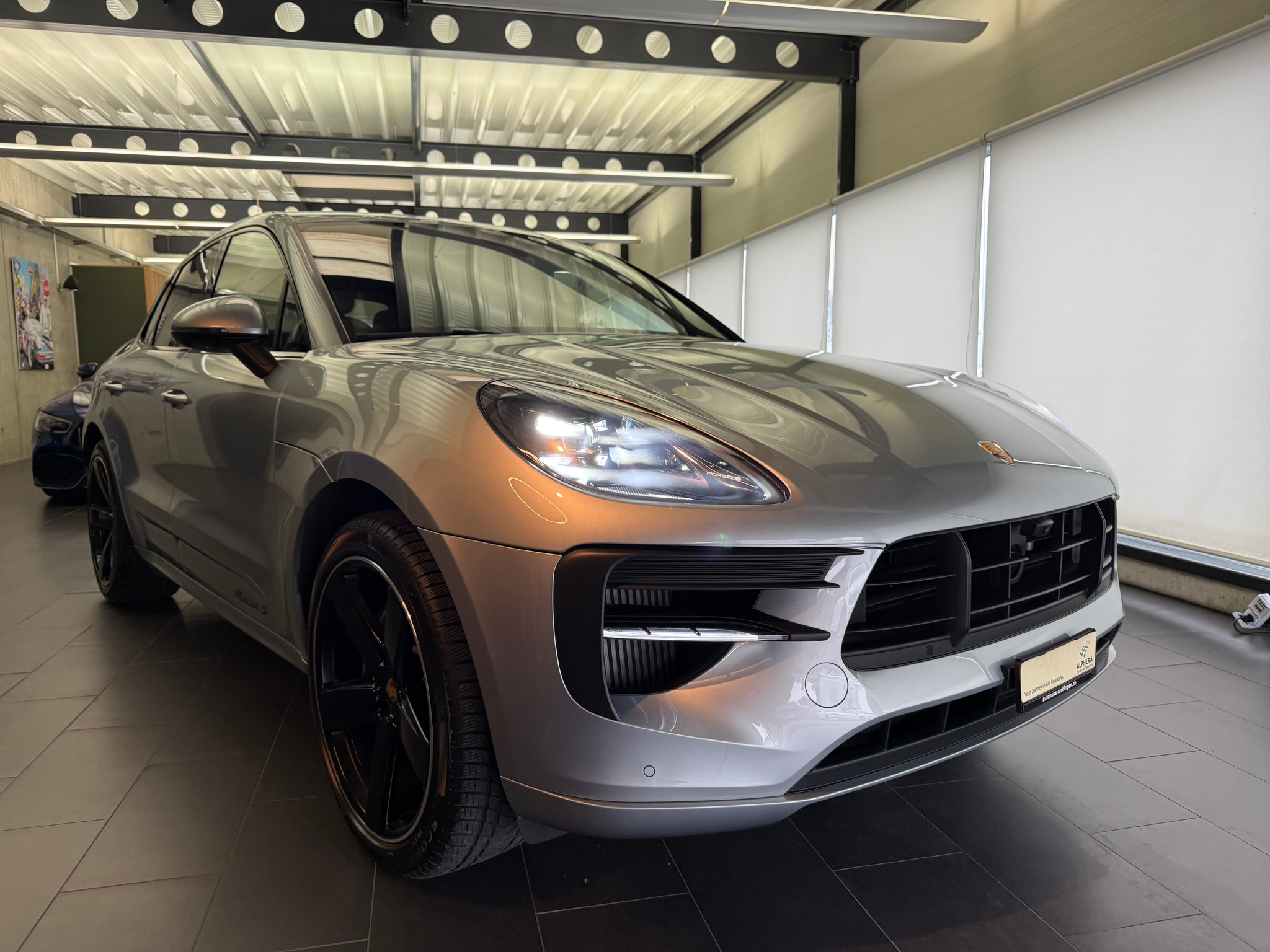 listing desktop thumbnail image 2