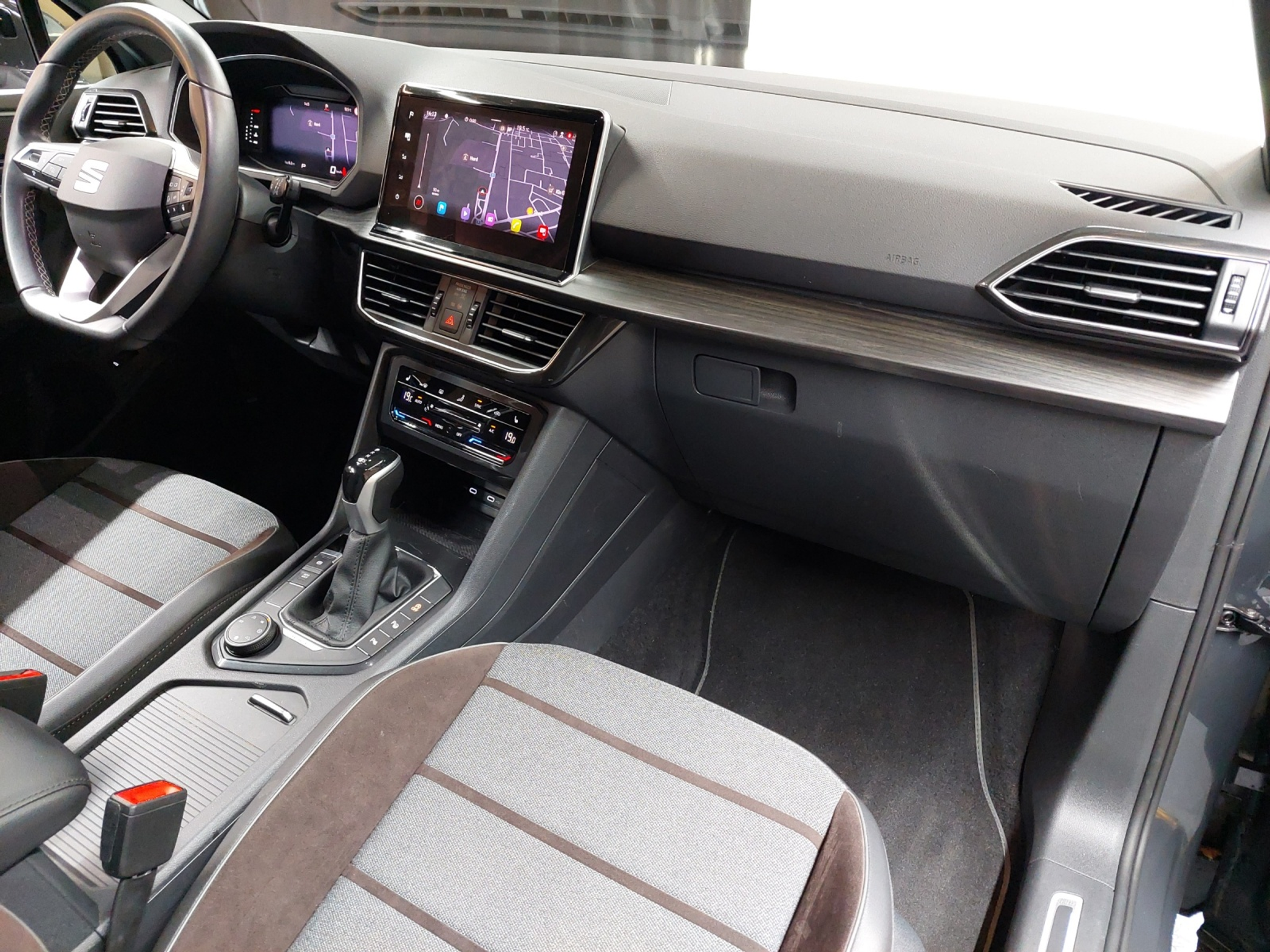 listing desktop thumbnail image 11