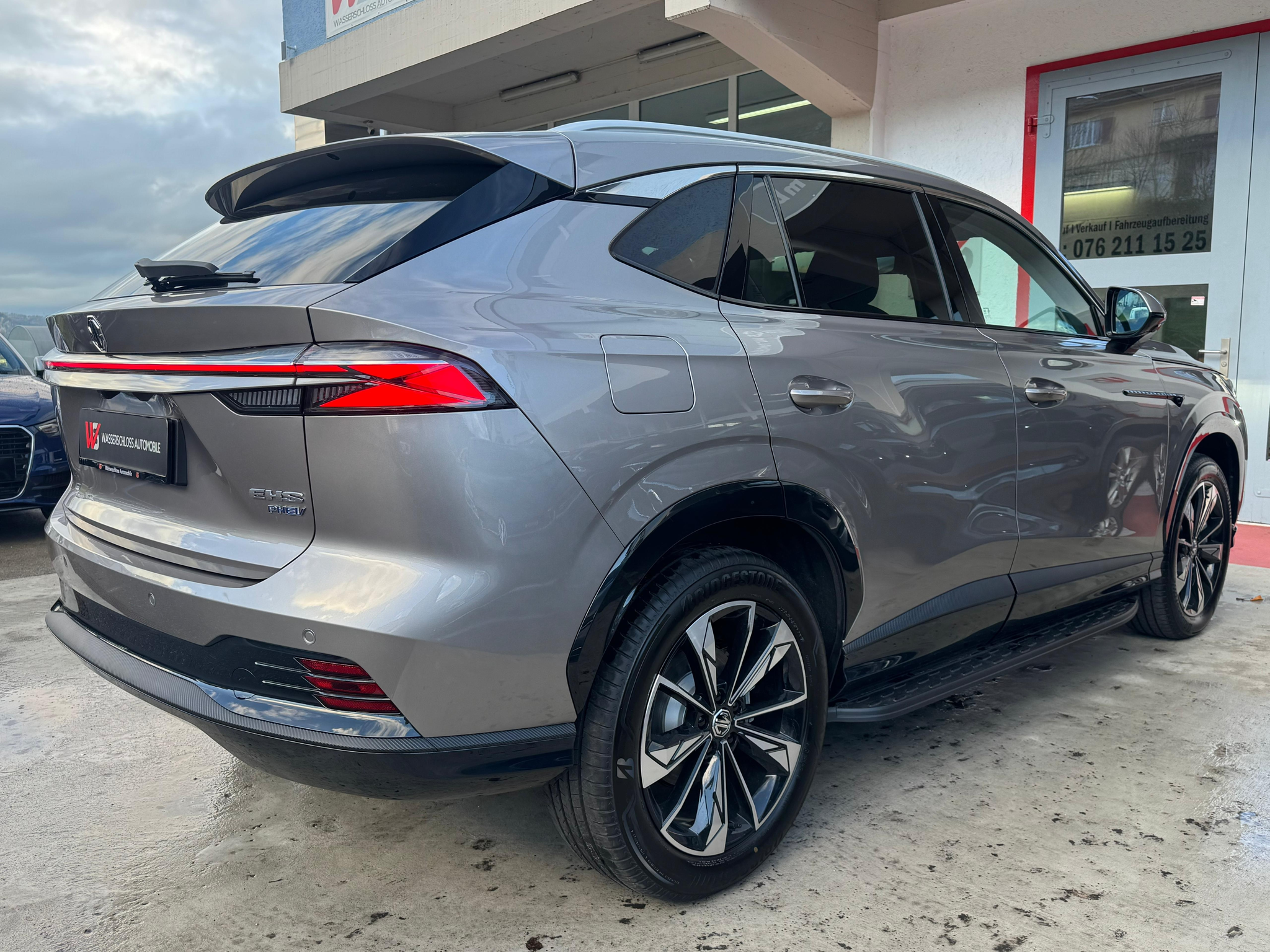 listing desktop thumbnail image 3