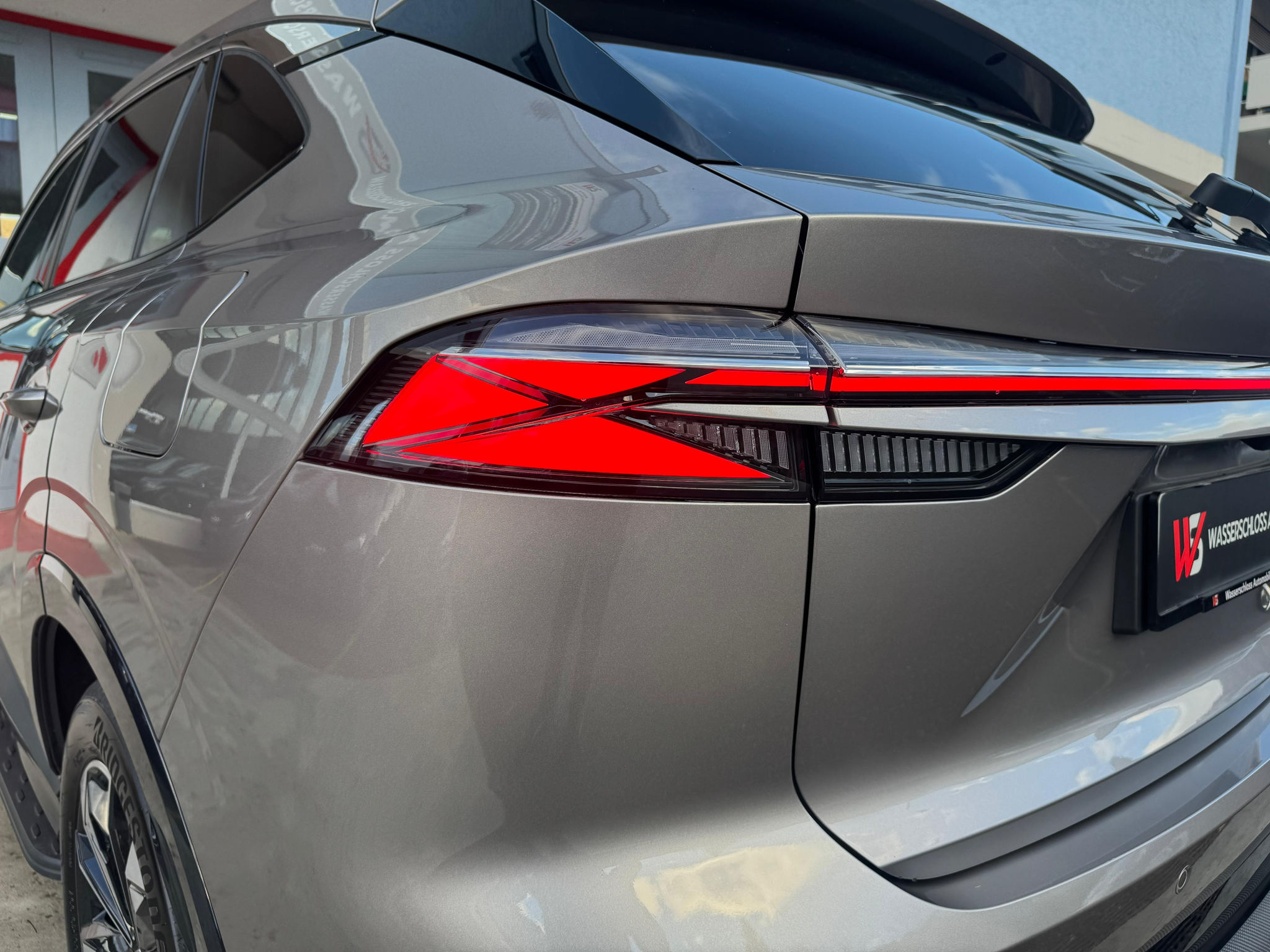 listing desktop thumbnail image 11