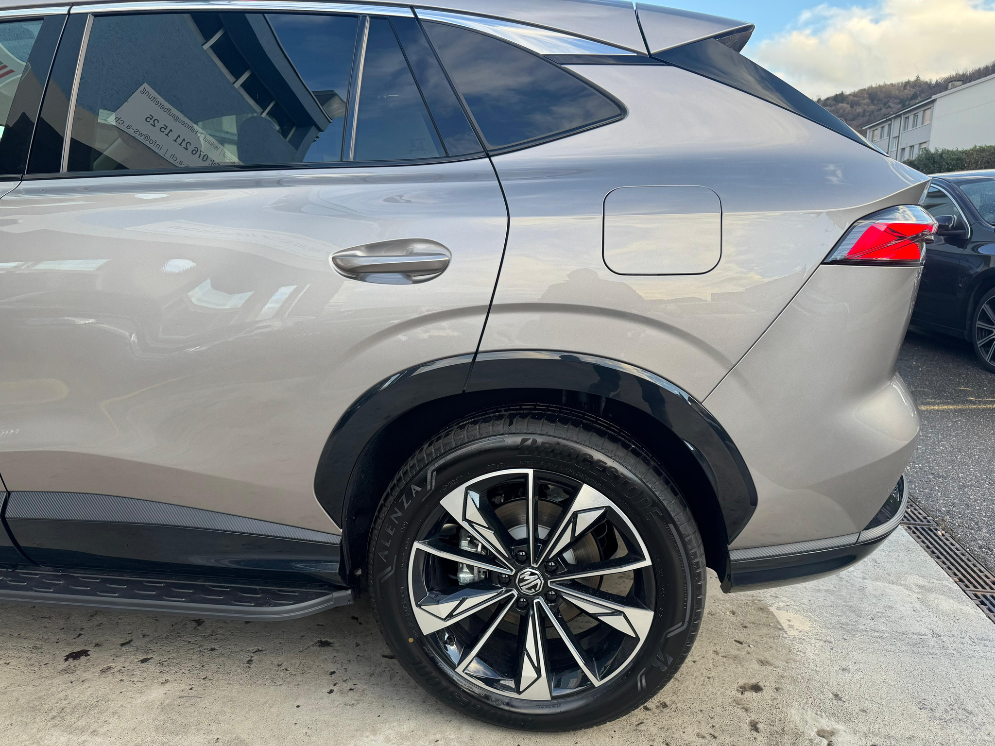 listing desktop thumbnail image 13