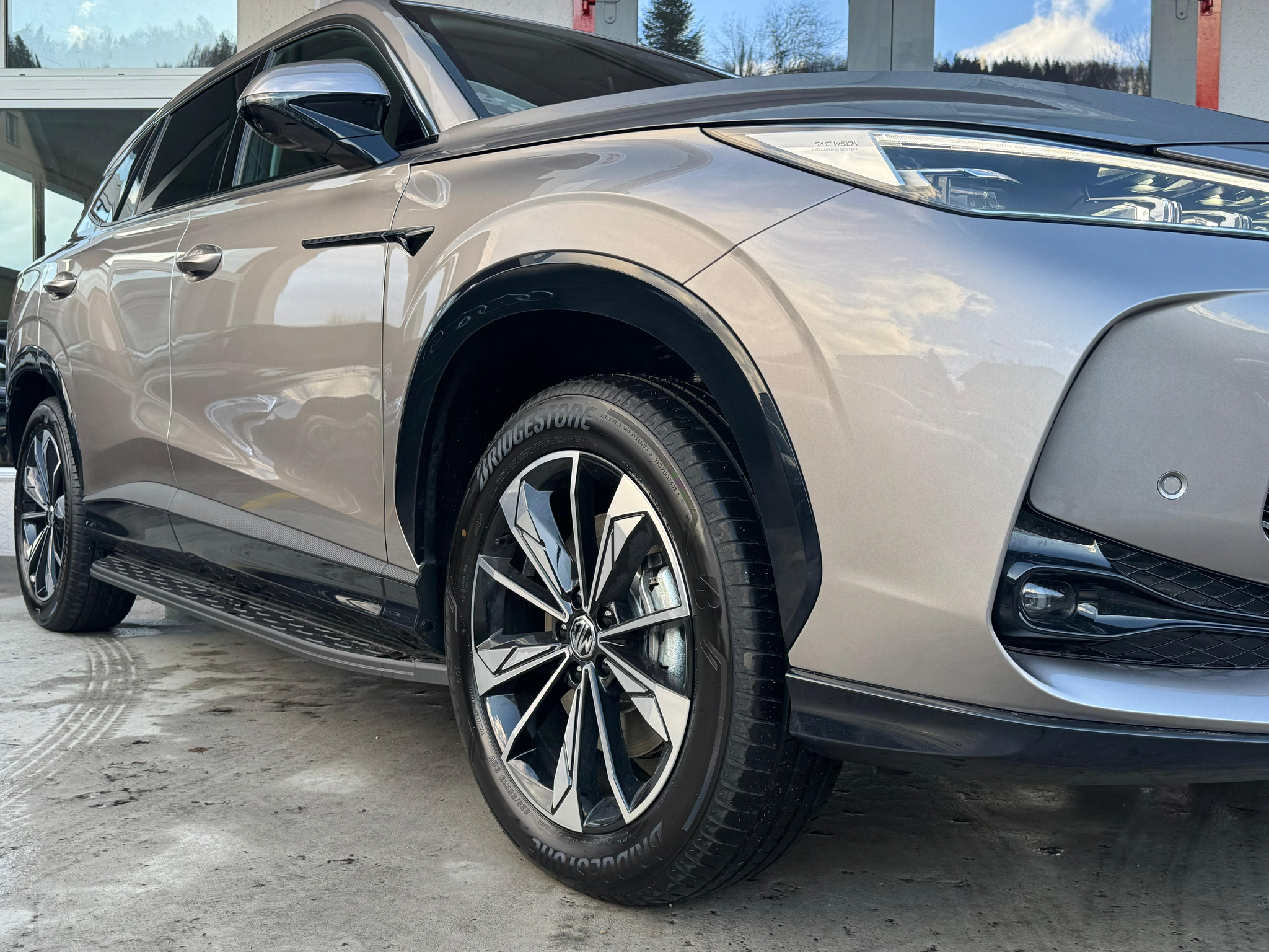 listing desktop thumbnail image 2