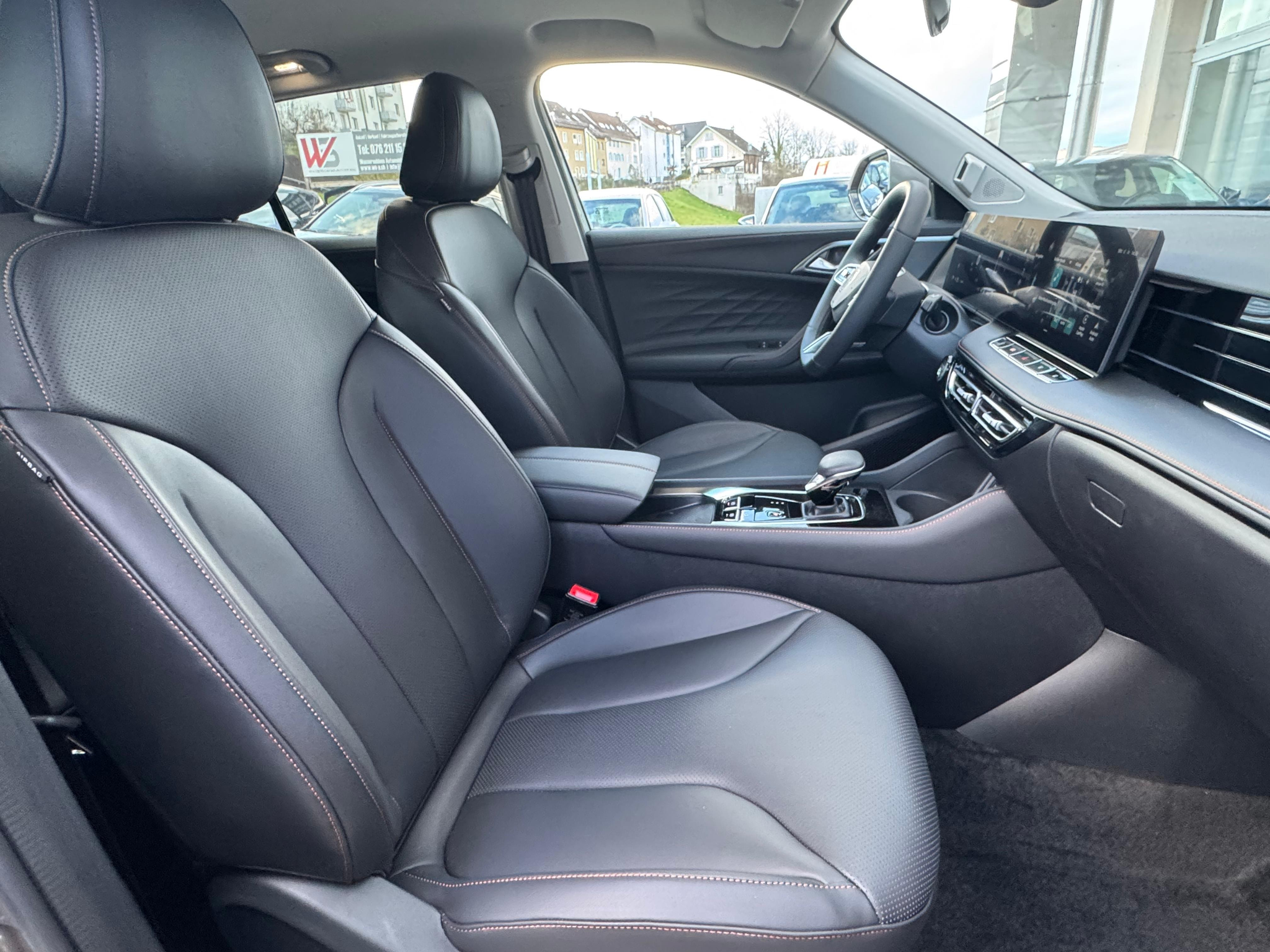 listing desktop thumbnail image 18