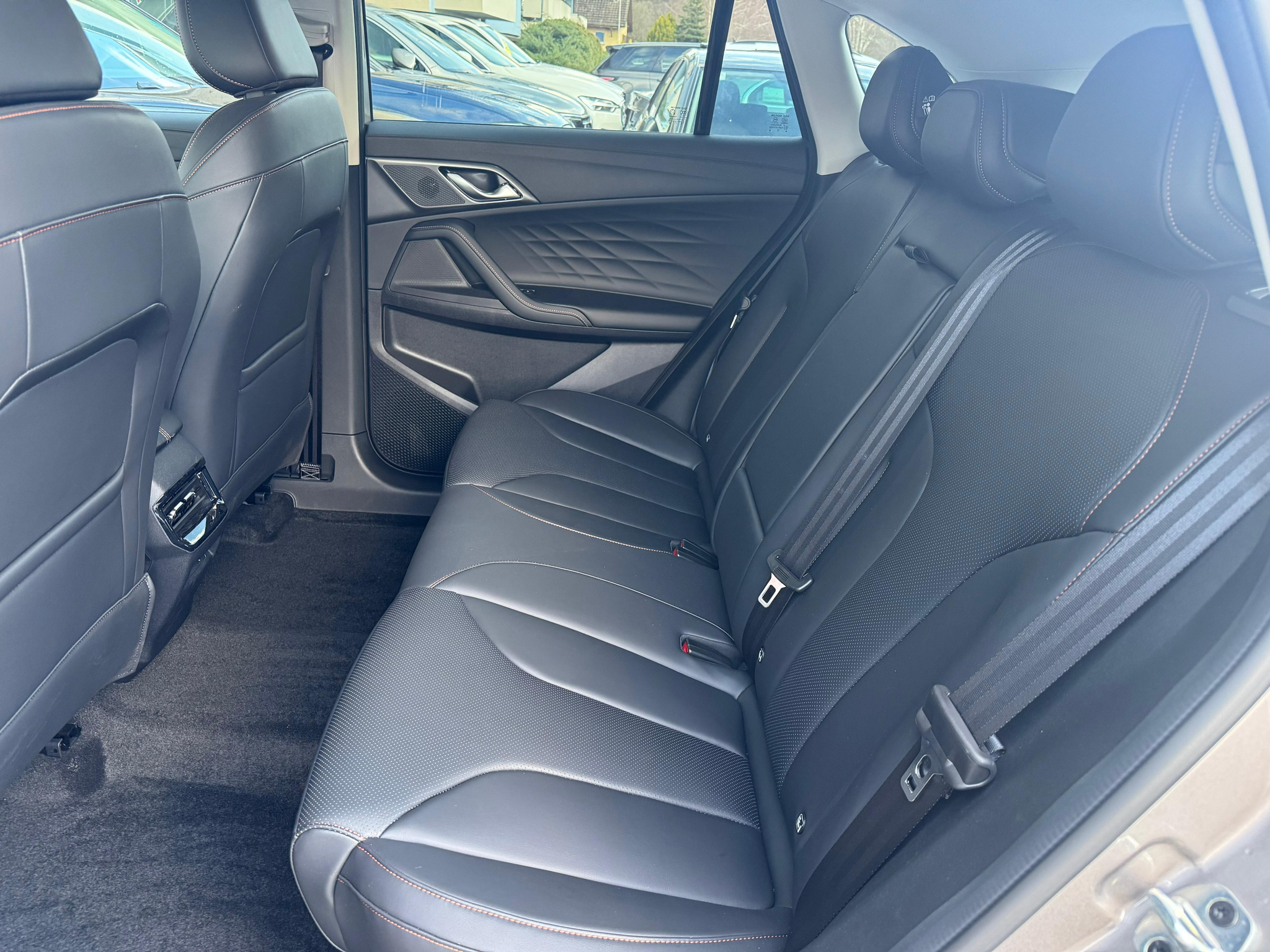 listing desktop thumbnail image 27